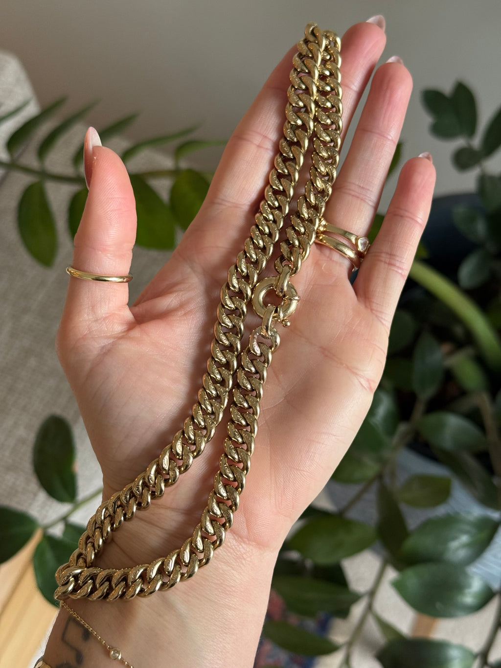 Short Chunky Curb