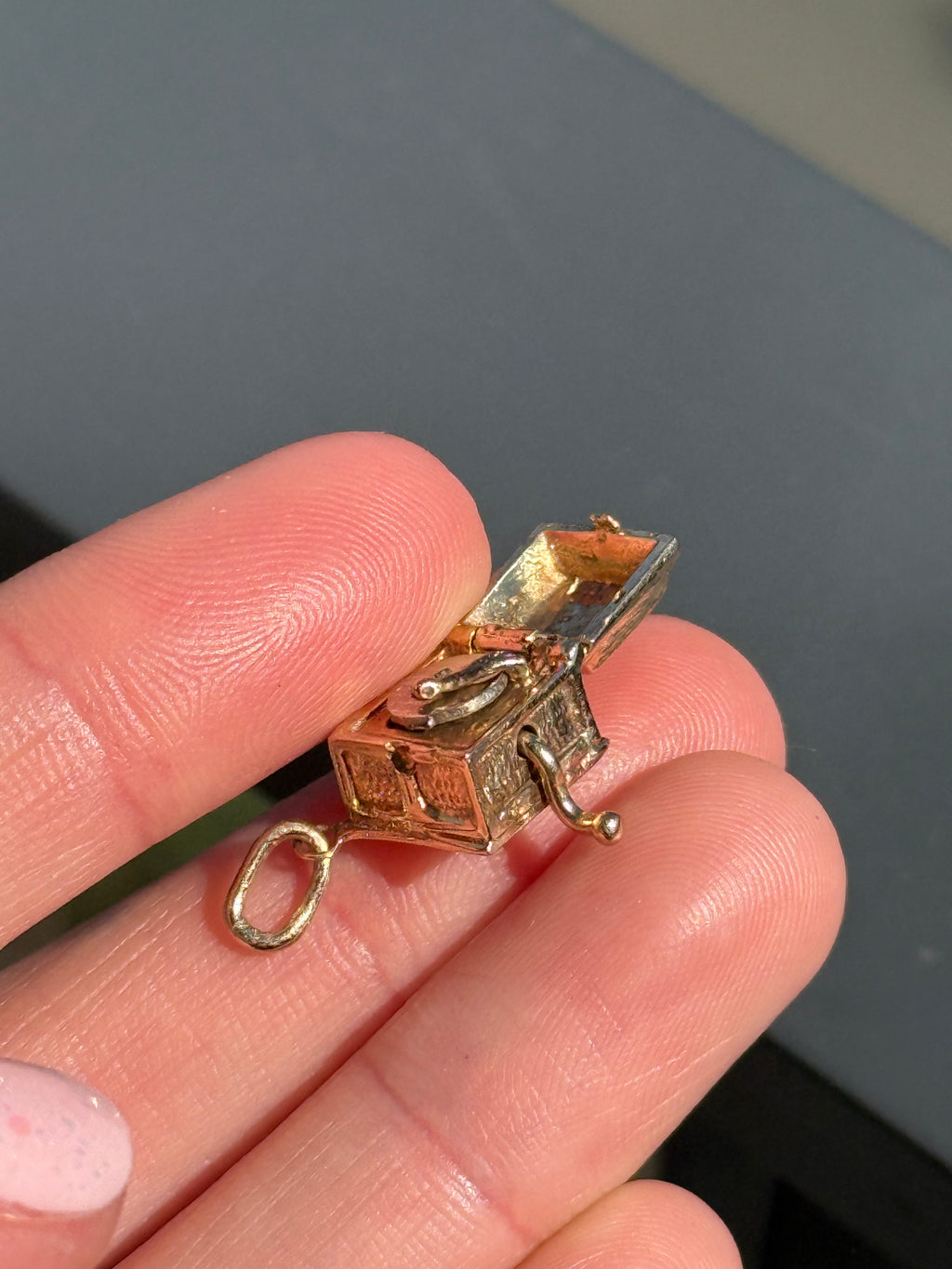 Articulated Record Player Charm