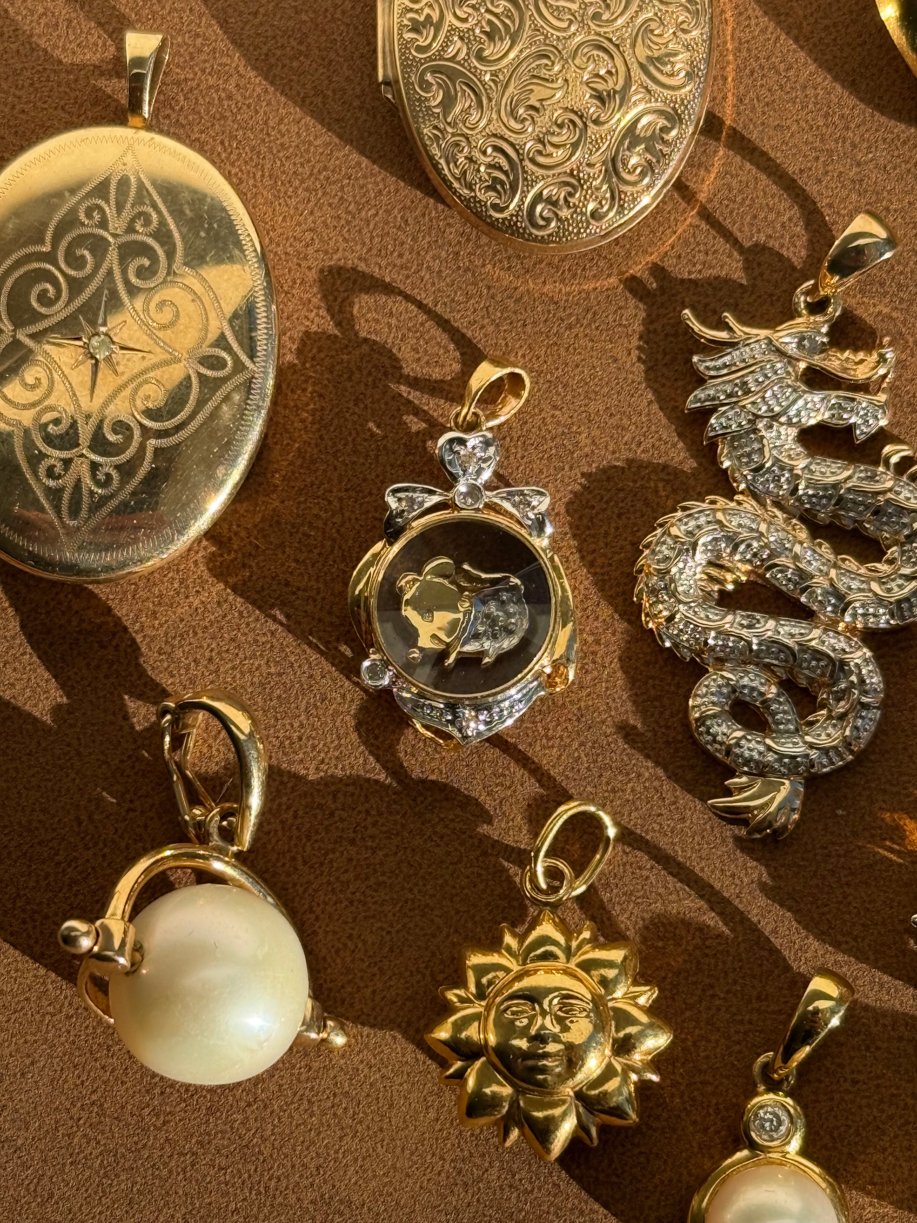 Shaking Diamond Charm