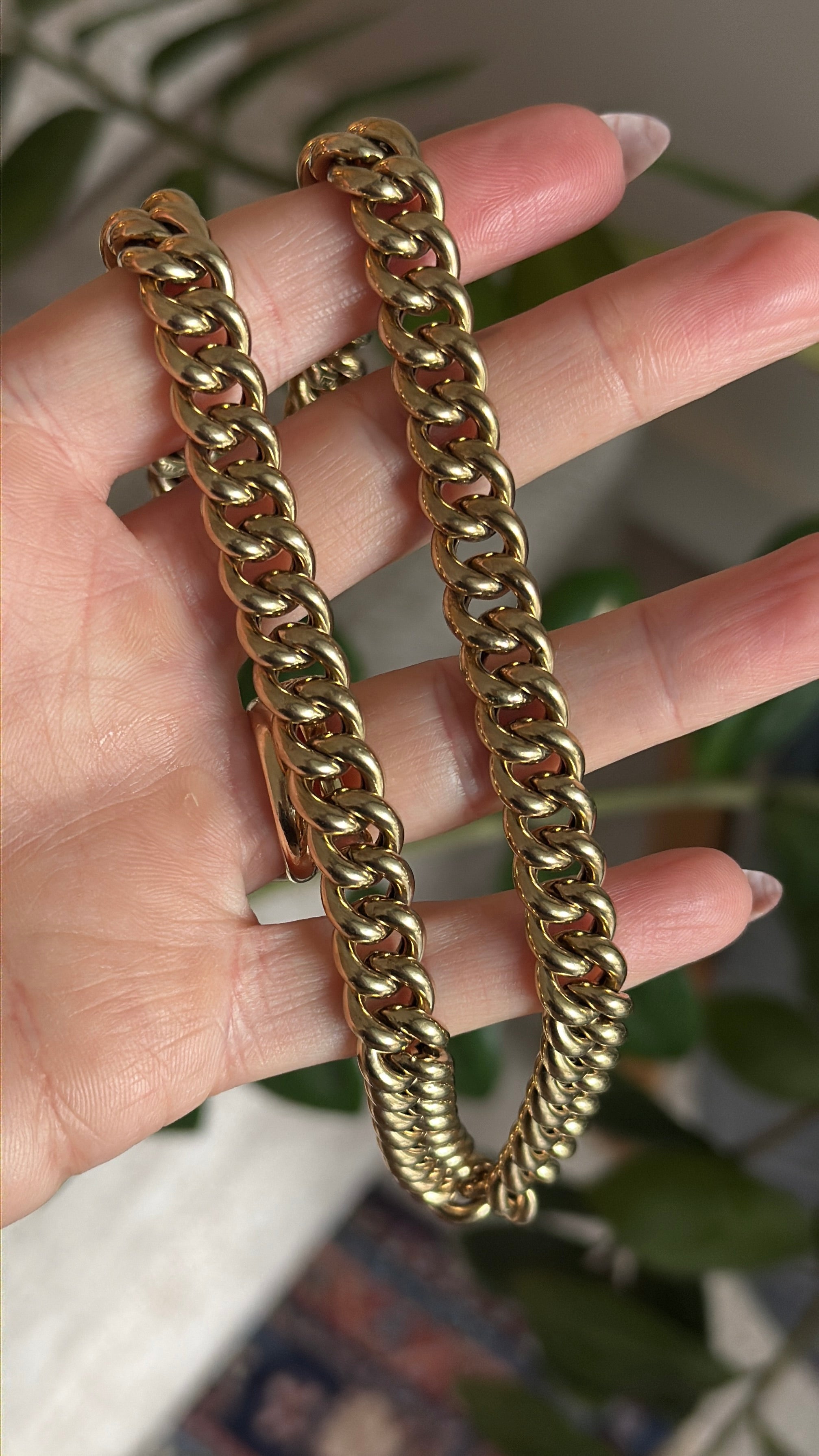 Short Chunky Curb