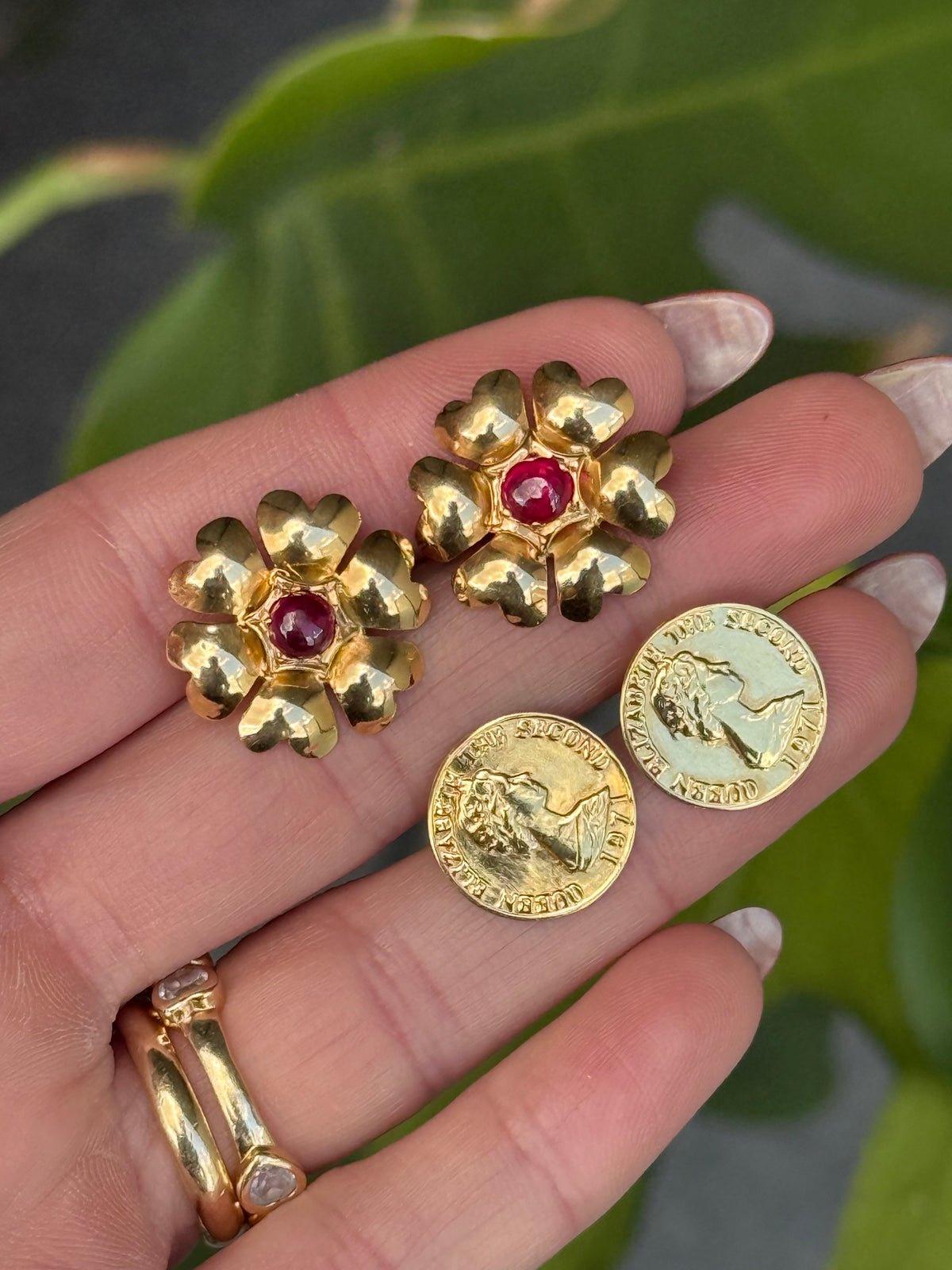 18k Ruby Cabochon Heart Daisy Earrings