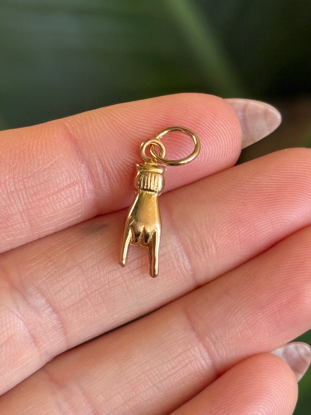 Mini Mano Cornuto Charm