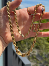 Load image into Gallery viewer, Graduated Vintage Rope Chain

