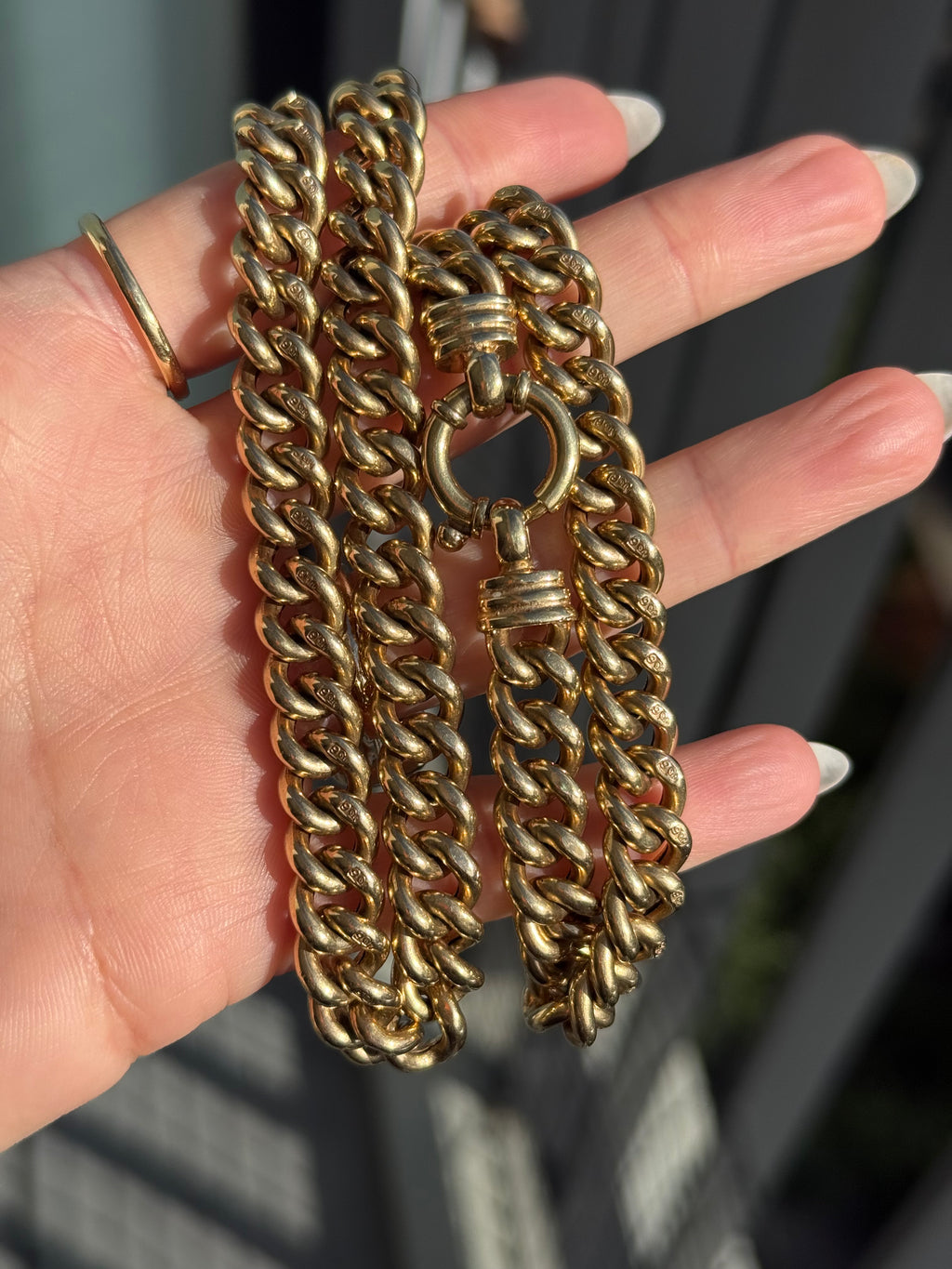 Chunky Rounded Antique Curb