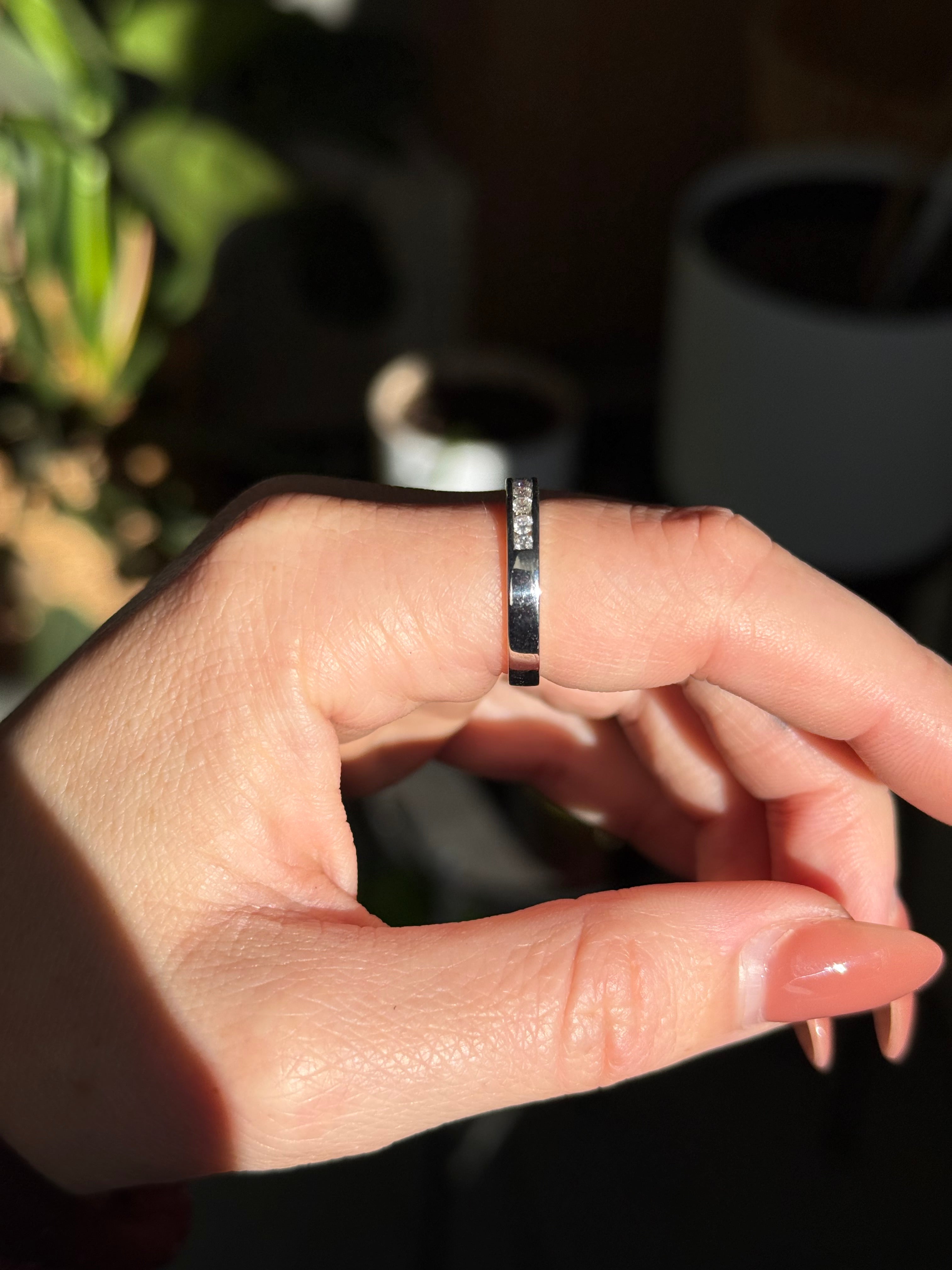 WG Diamond Band