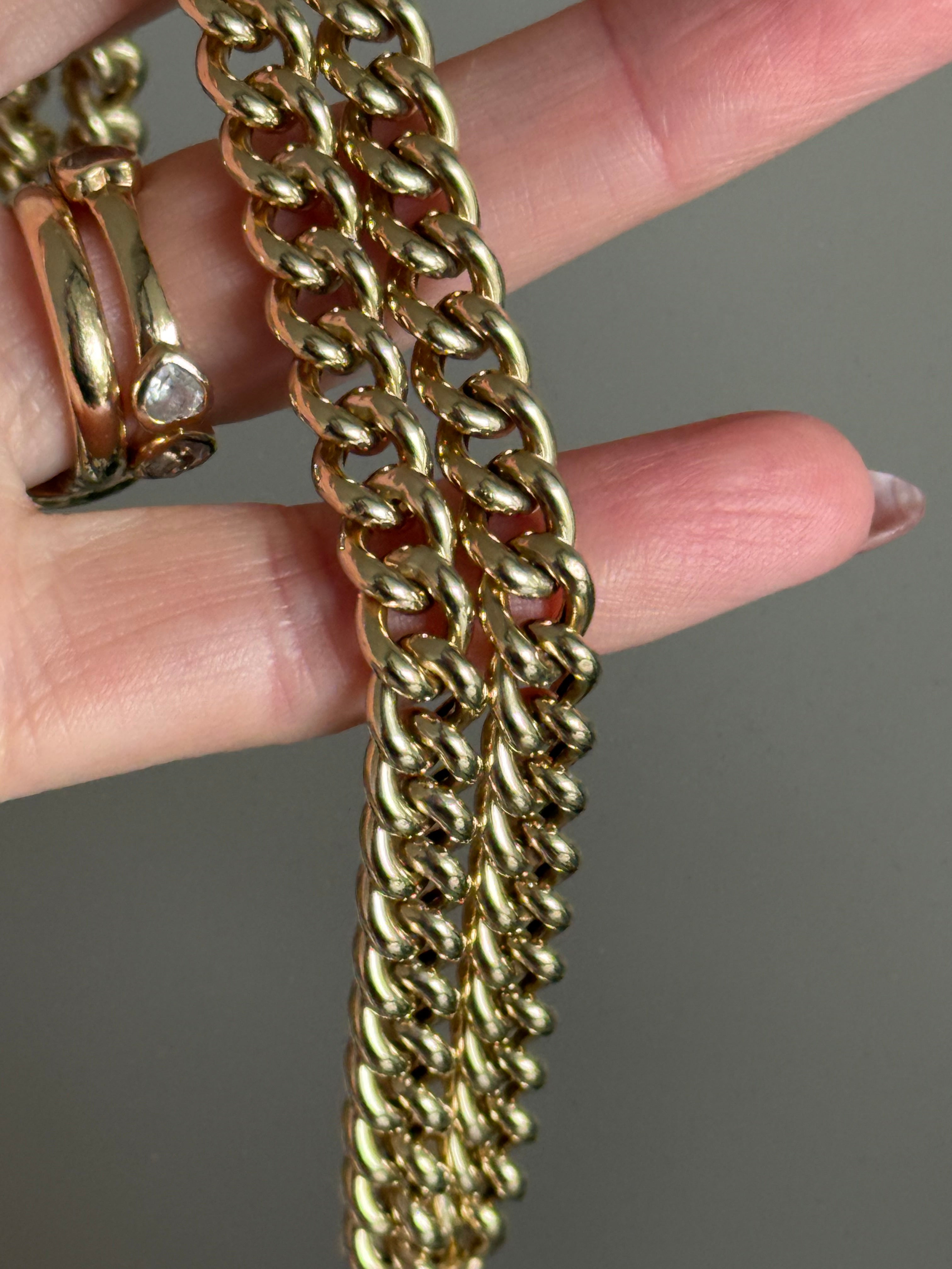 Classic Bolt Curb