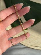 Solid Flat Dainty Curb