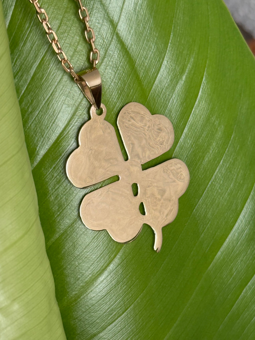 Vintage Large Clover
