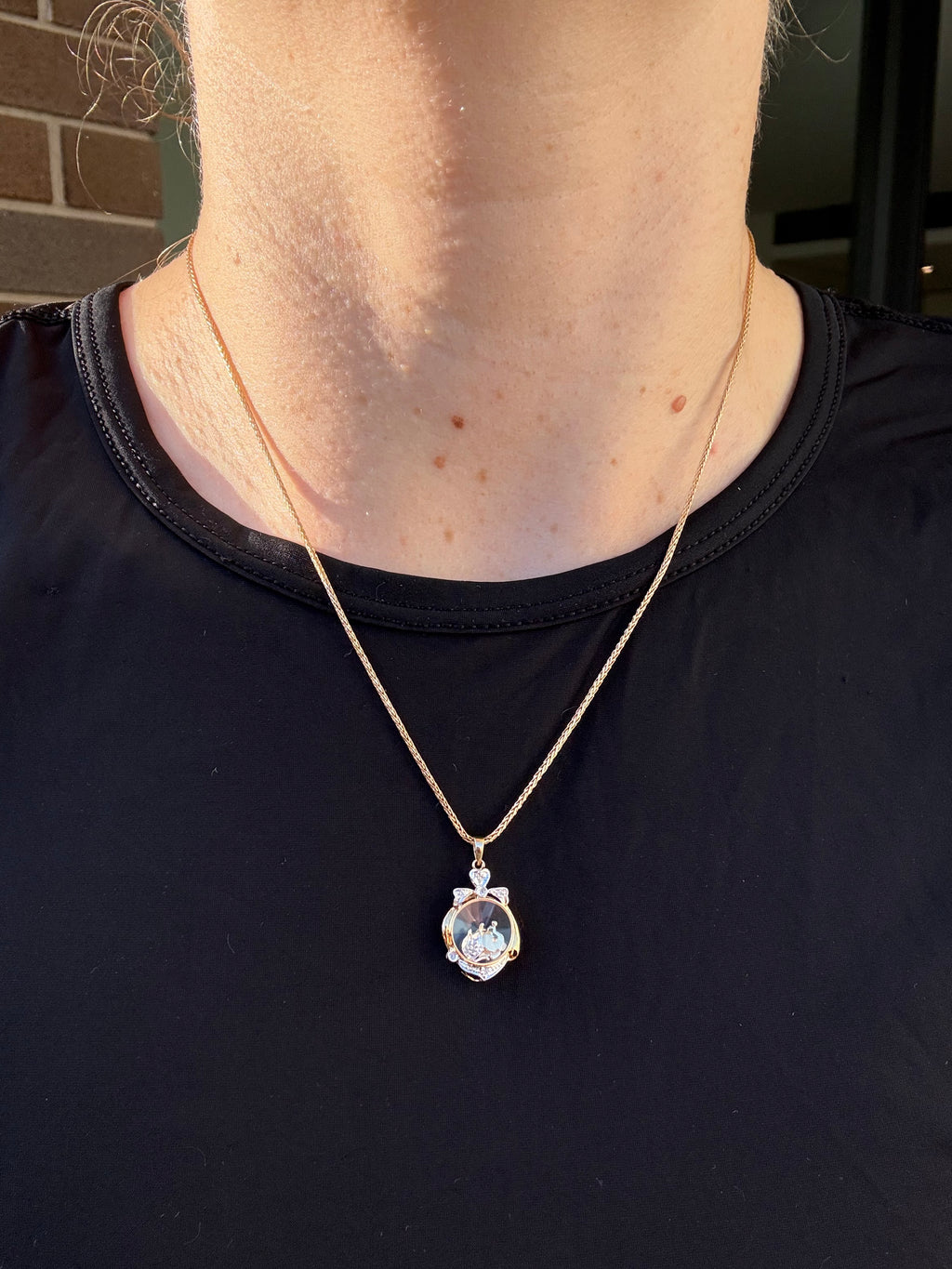 Shaking Diamond Charm