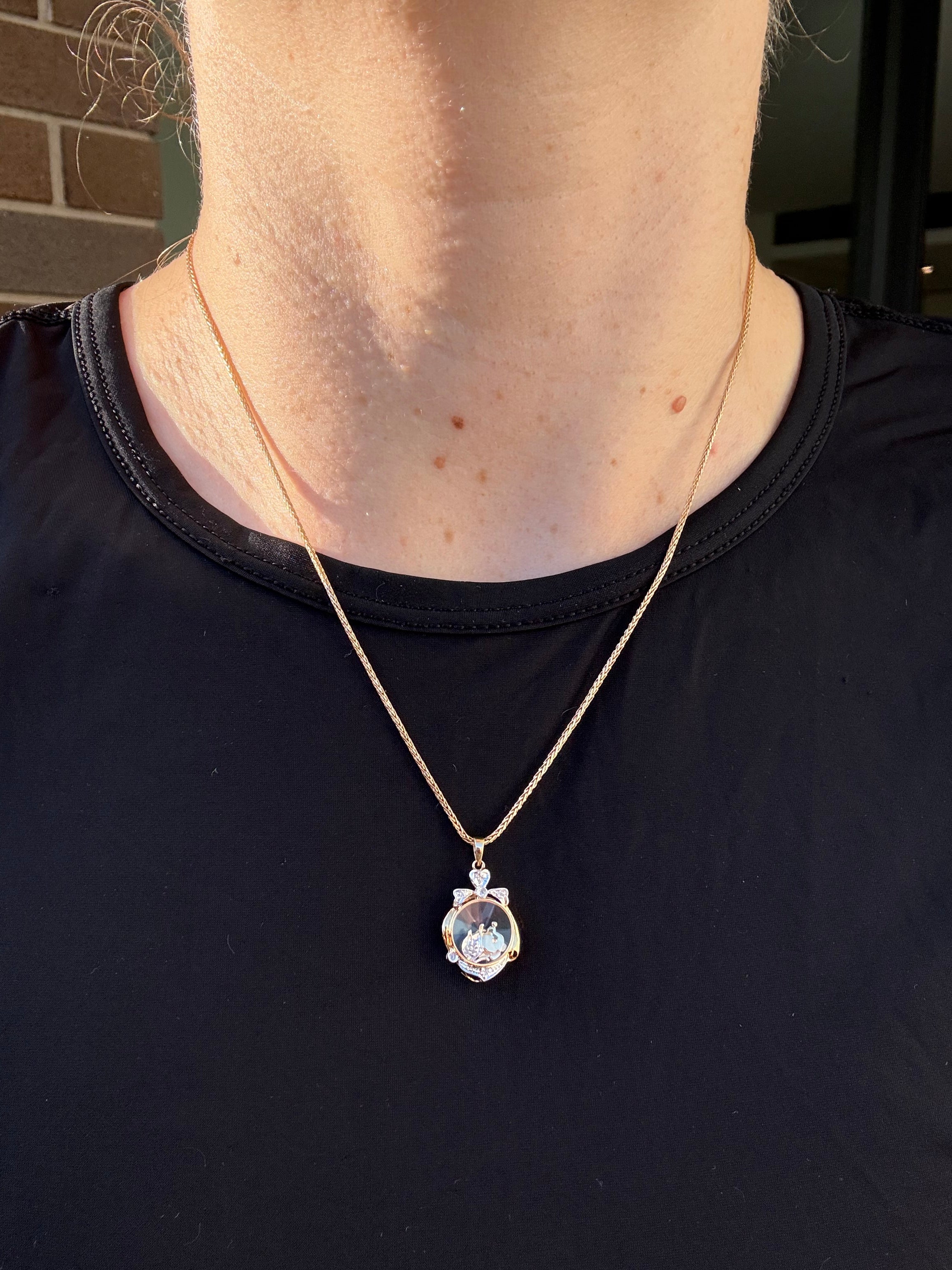 Shaking Diamond Charm