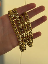 Load image into Gallery viewer, Bolt Curb Chain
