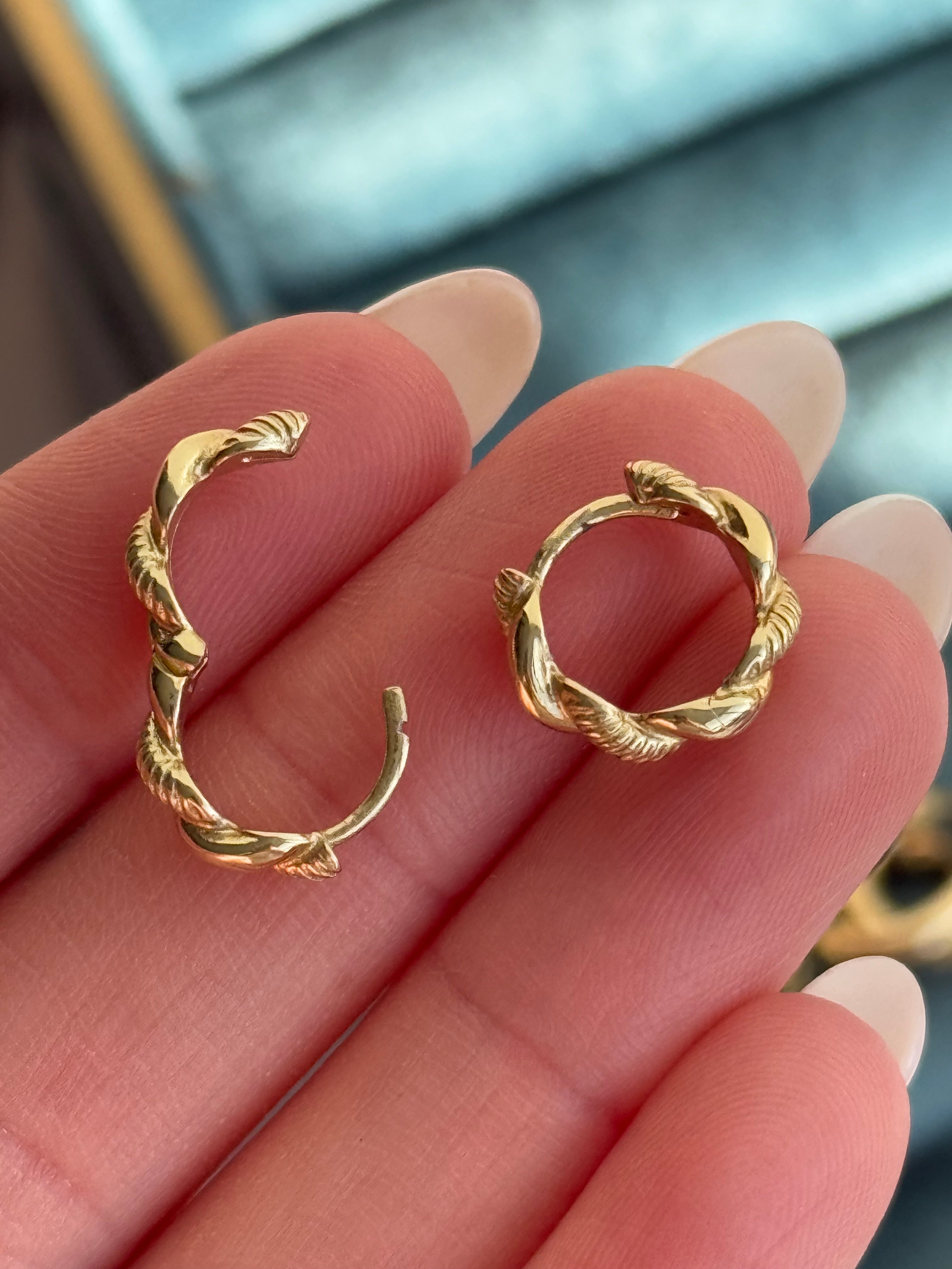 Solid Twisted Mini Snap Huggies