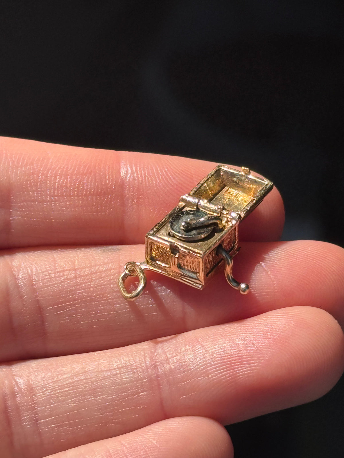 Articulated Record Player Charm