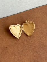 Load image into Gallery viewer, A Heart Locket
