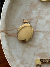Load image into Gallery viewer, Floral Locket
