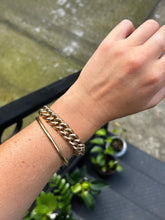 Load image into Gallery viewer, Antique Rounded Chunky Curb
