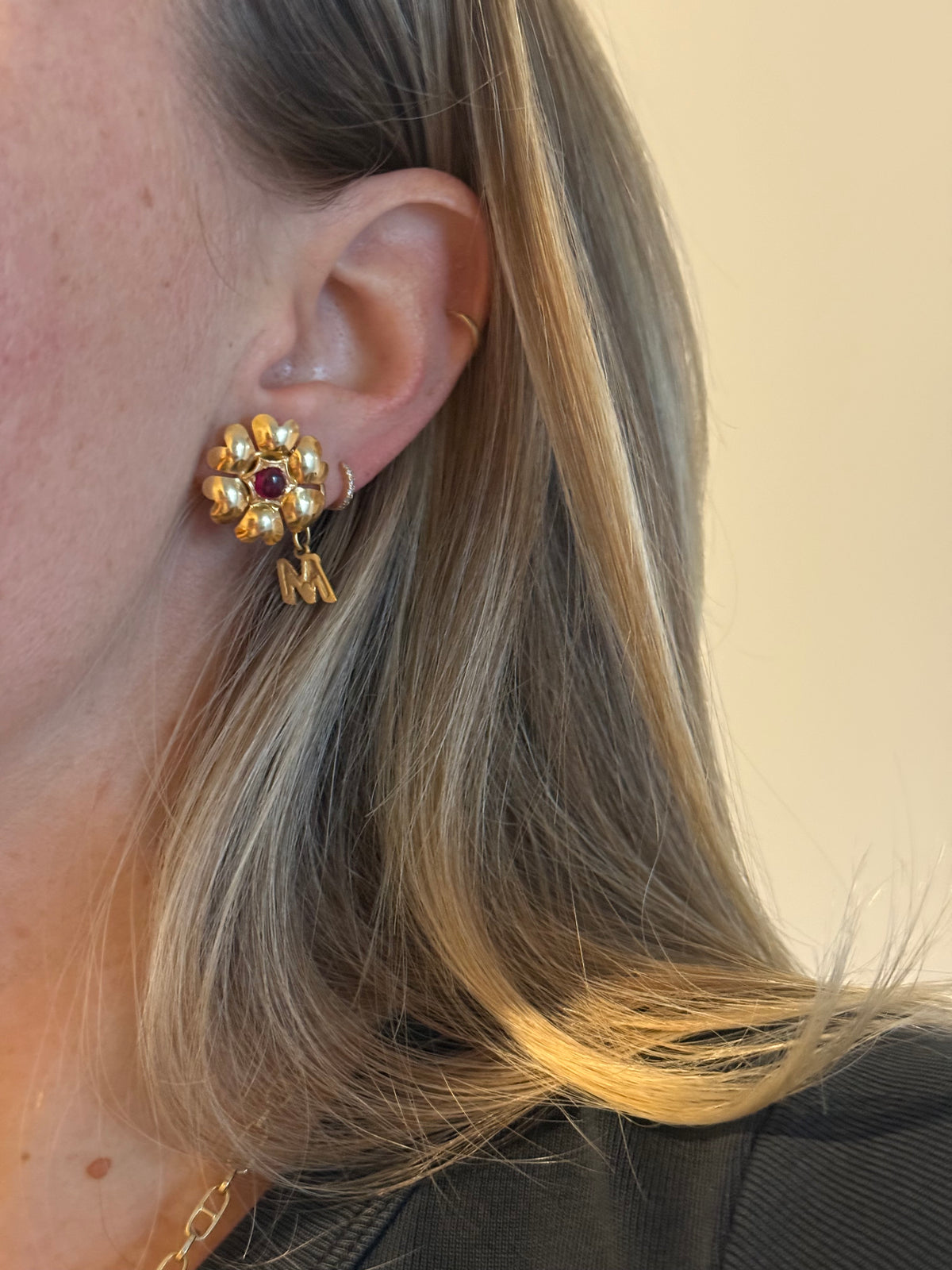 18k Ruby Cabochon Heart Daisy Earrings