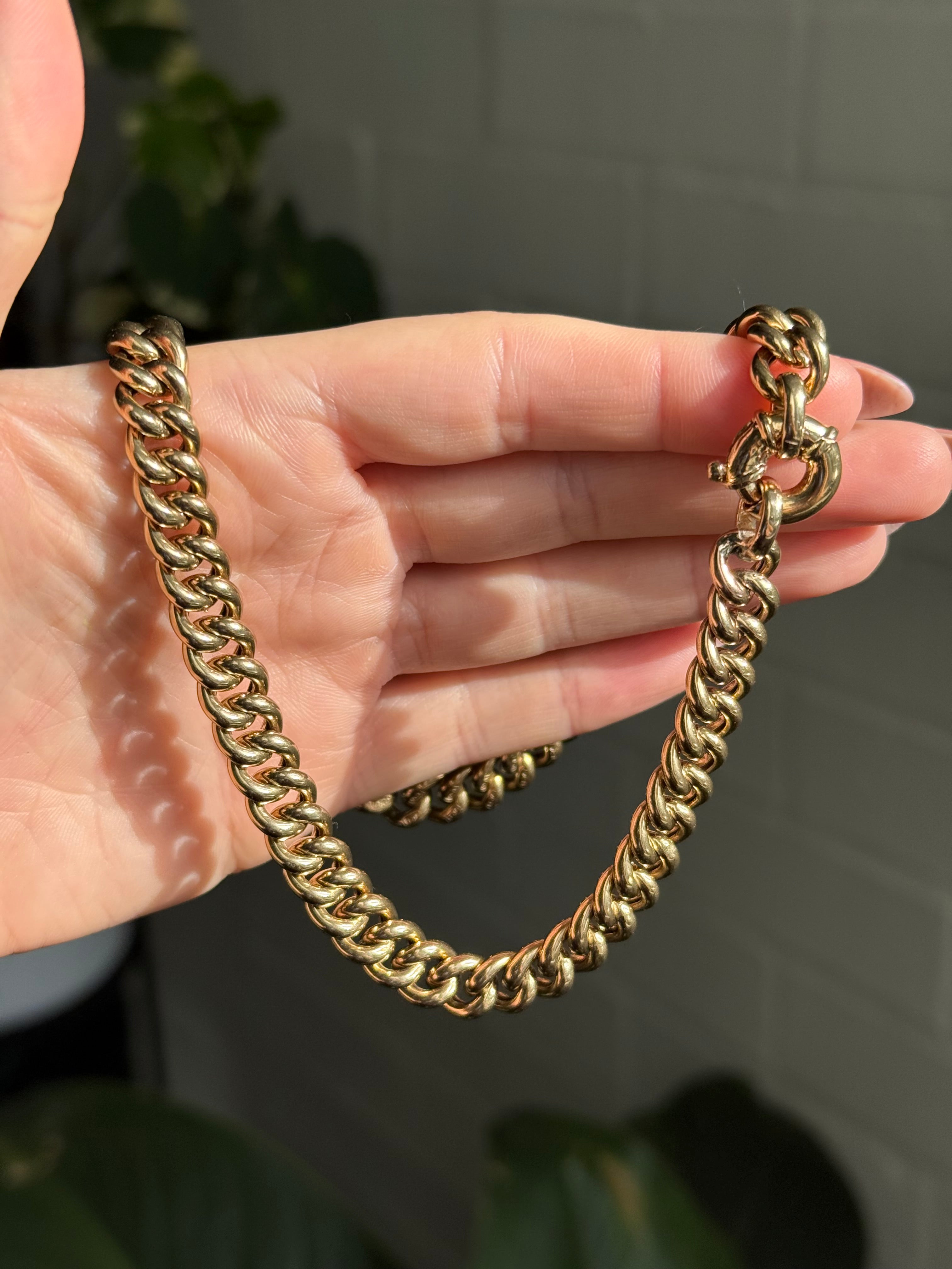 Short Chunky Curb