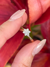 Load image into Gallery viewer, Diamond Flower Band
