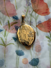 Load image into Gallery viewer, Floral Locket
