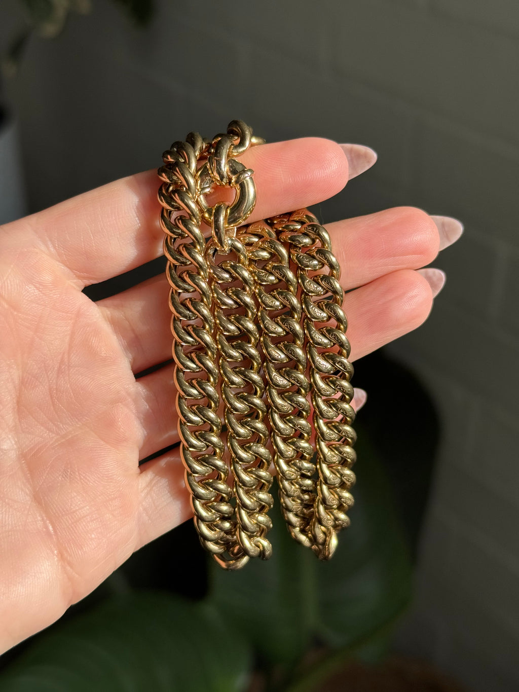 Short Chunky Curb