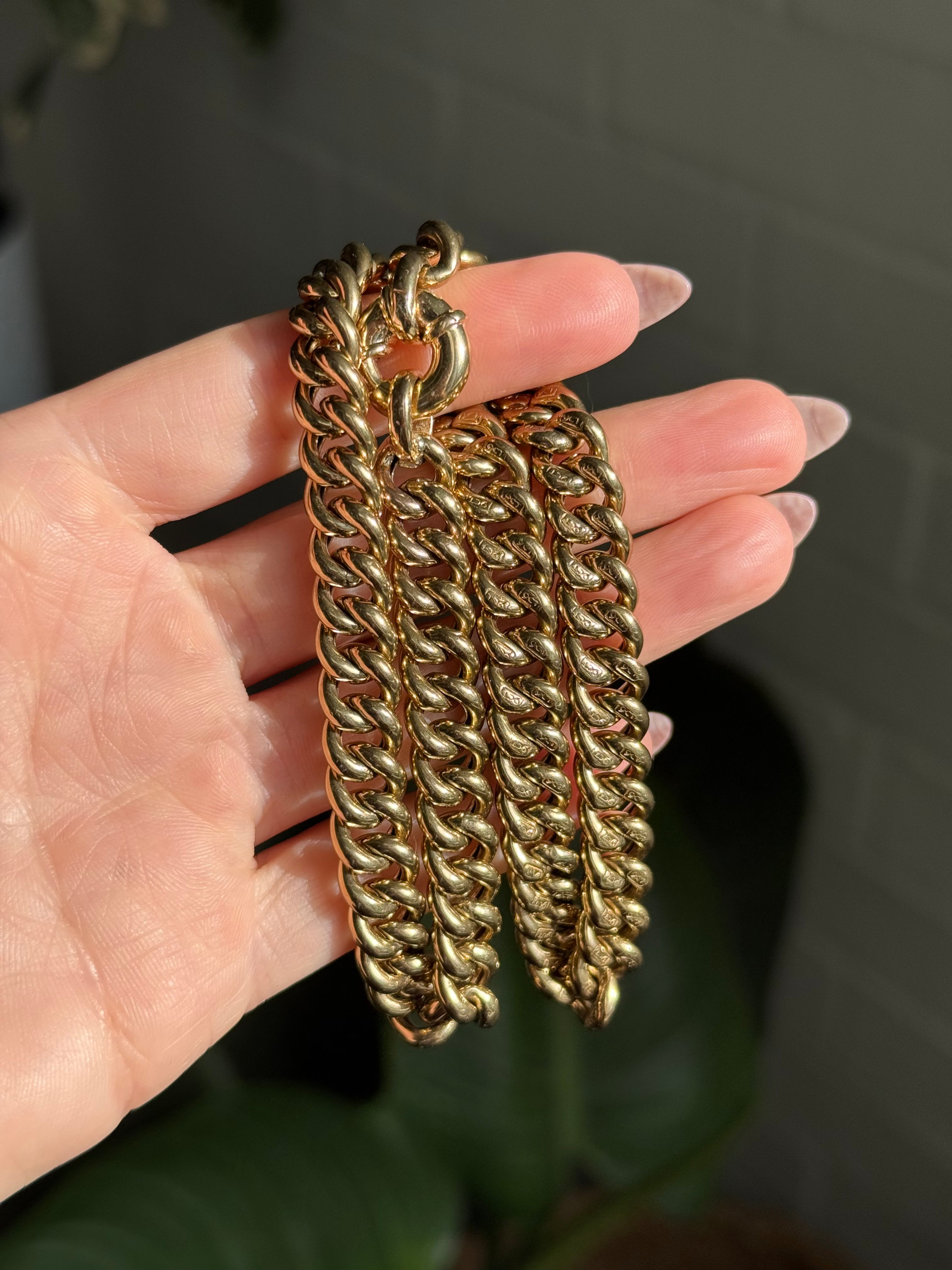 Short Chunky Curb