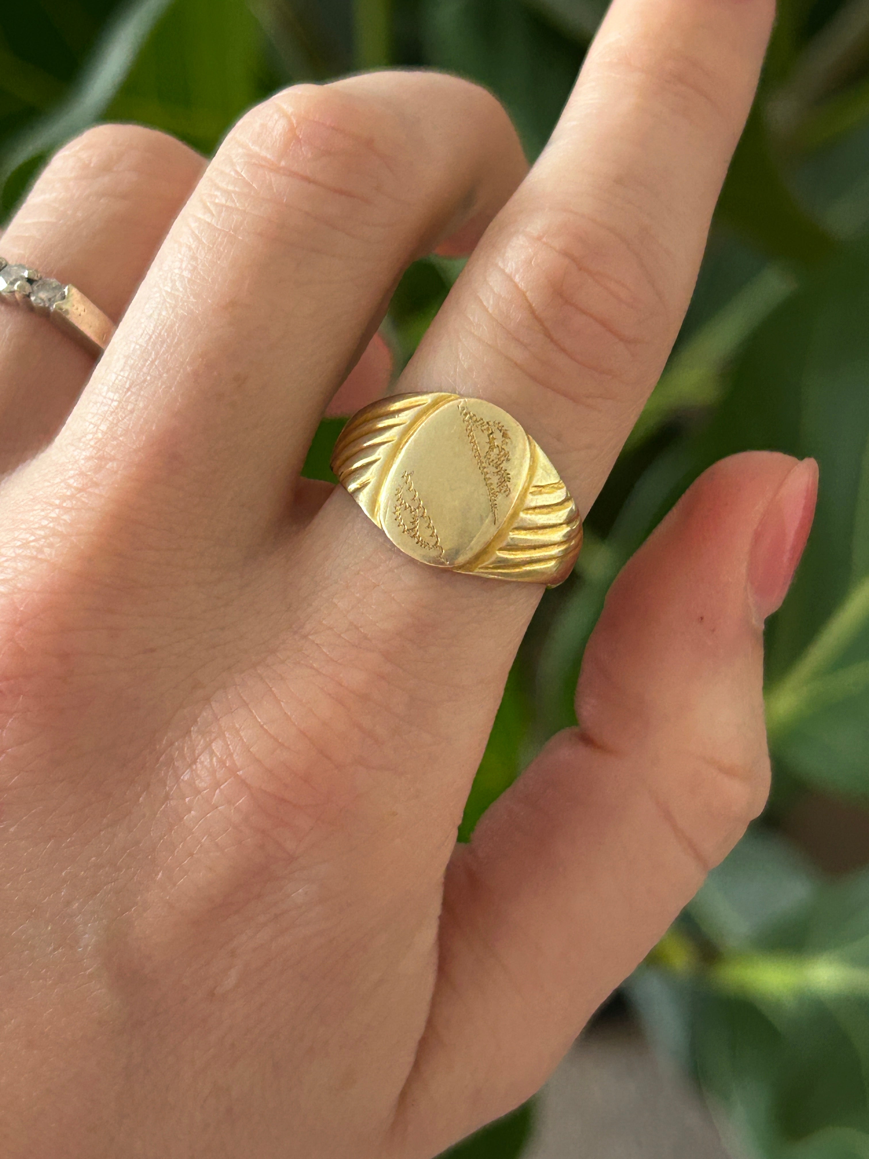 Croissant Signet