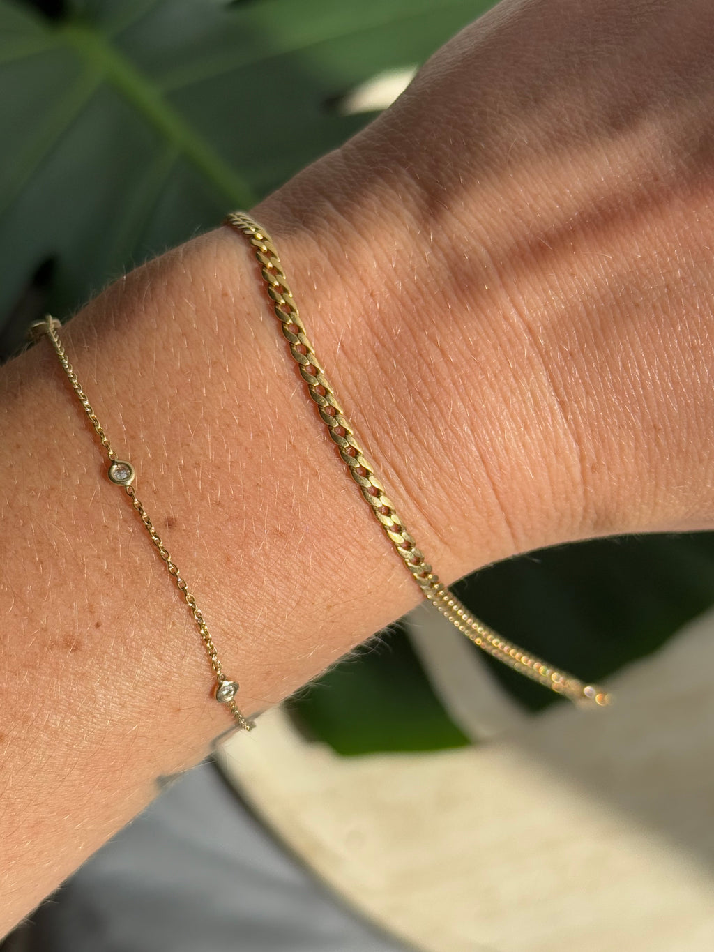 Solid Flat Dainty Curb