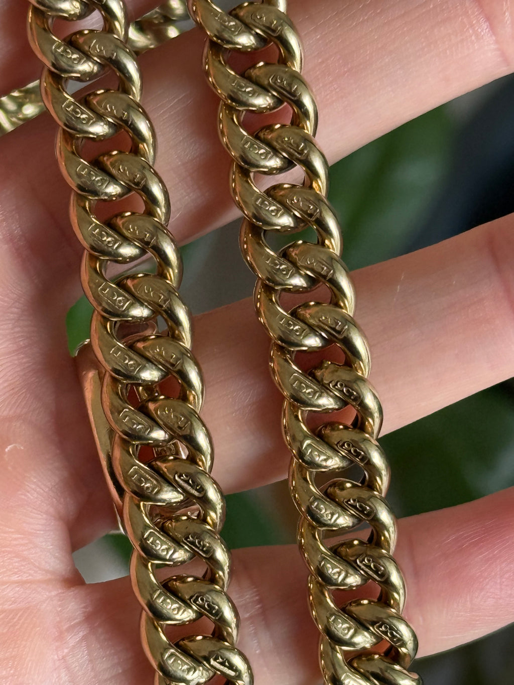 Short Chunky Curb