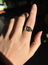 Load image into Gallery viewer, Signet Ring
