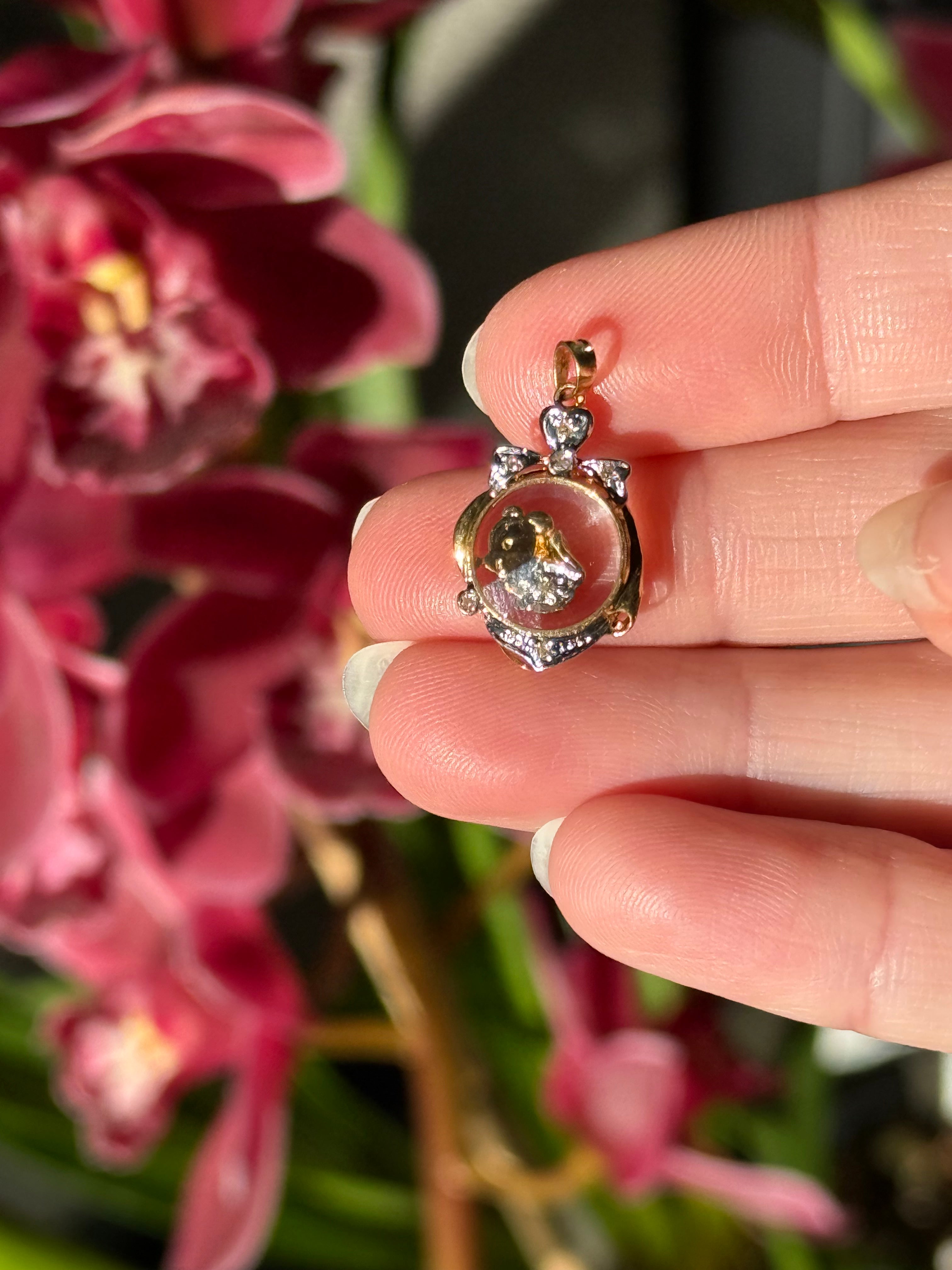 Shaking Diamond Charm