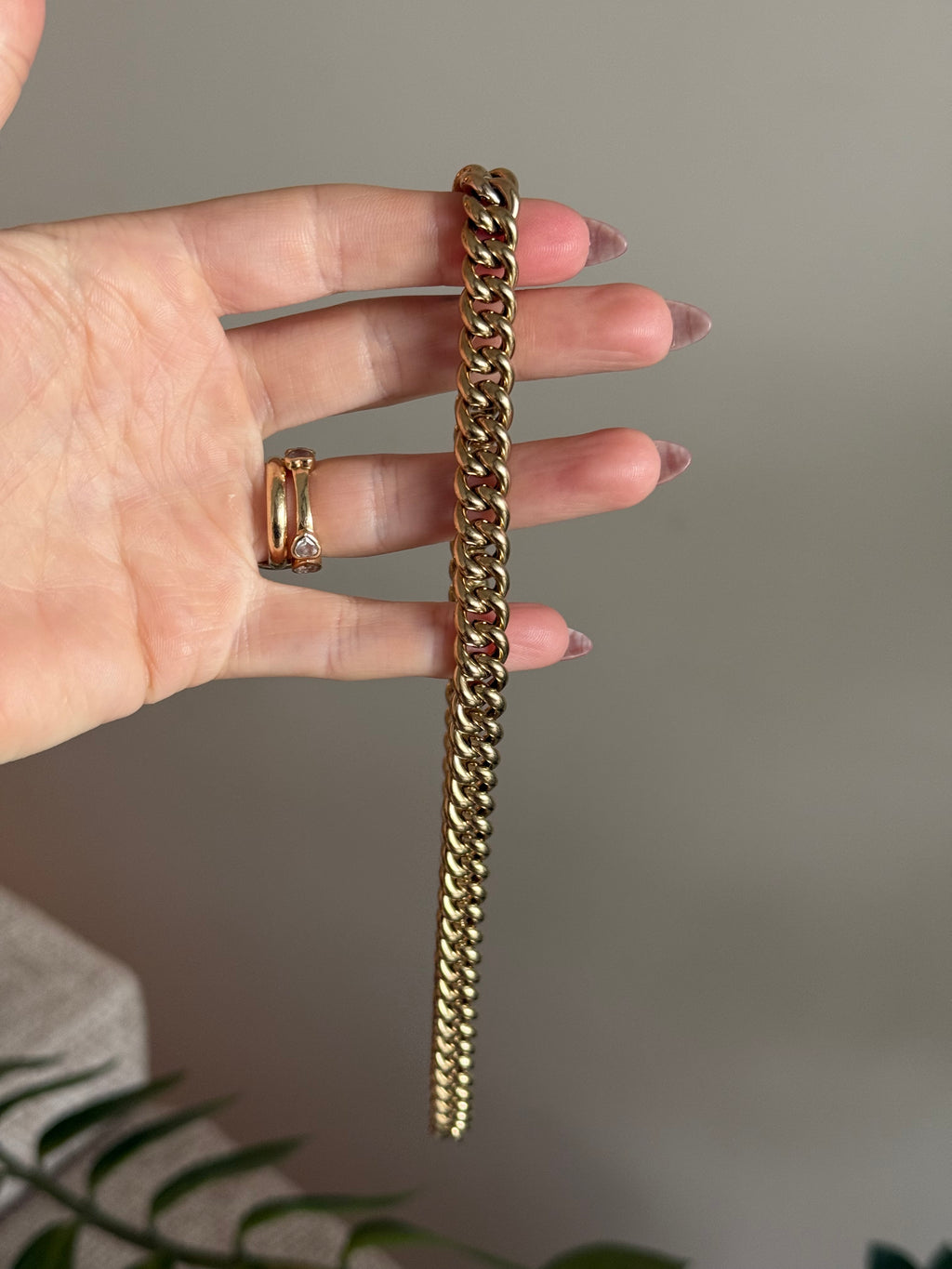 Short Chunky Curb