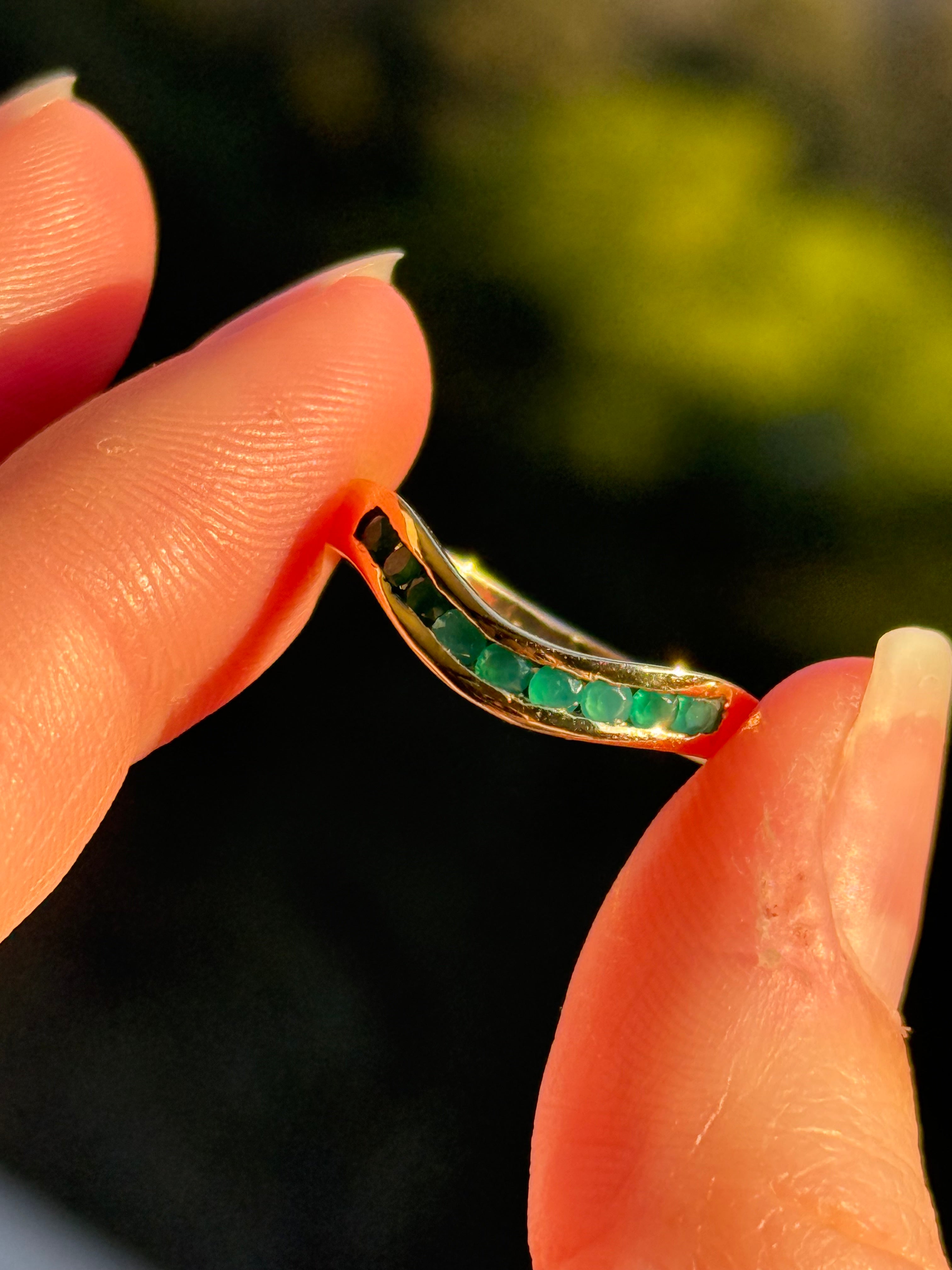 Emerald Wavy Band