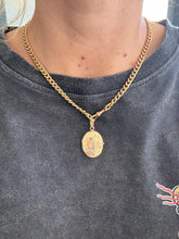 Load image into Gallery viewer, Floral Locket
