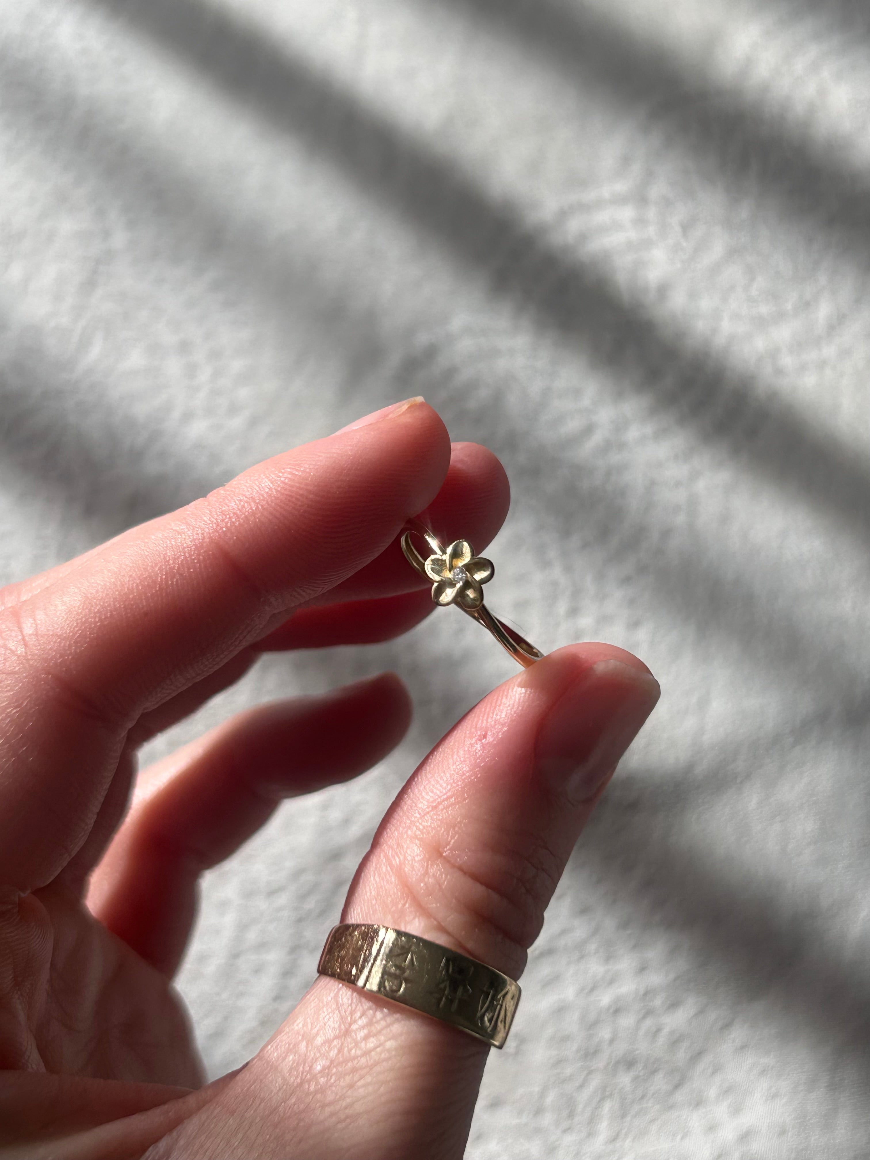 Dainty Flower Ring
