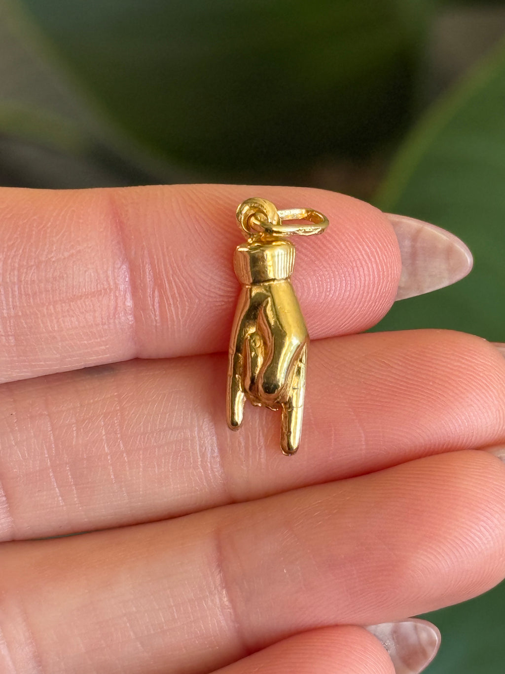 Mano Cornuto Charm