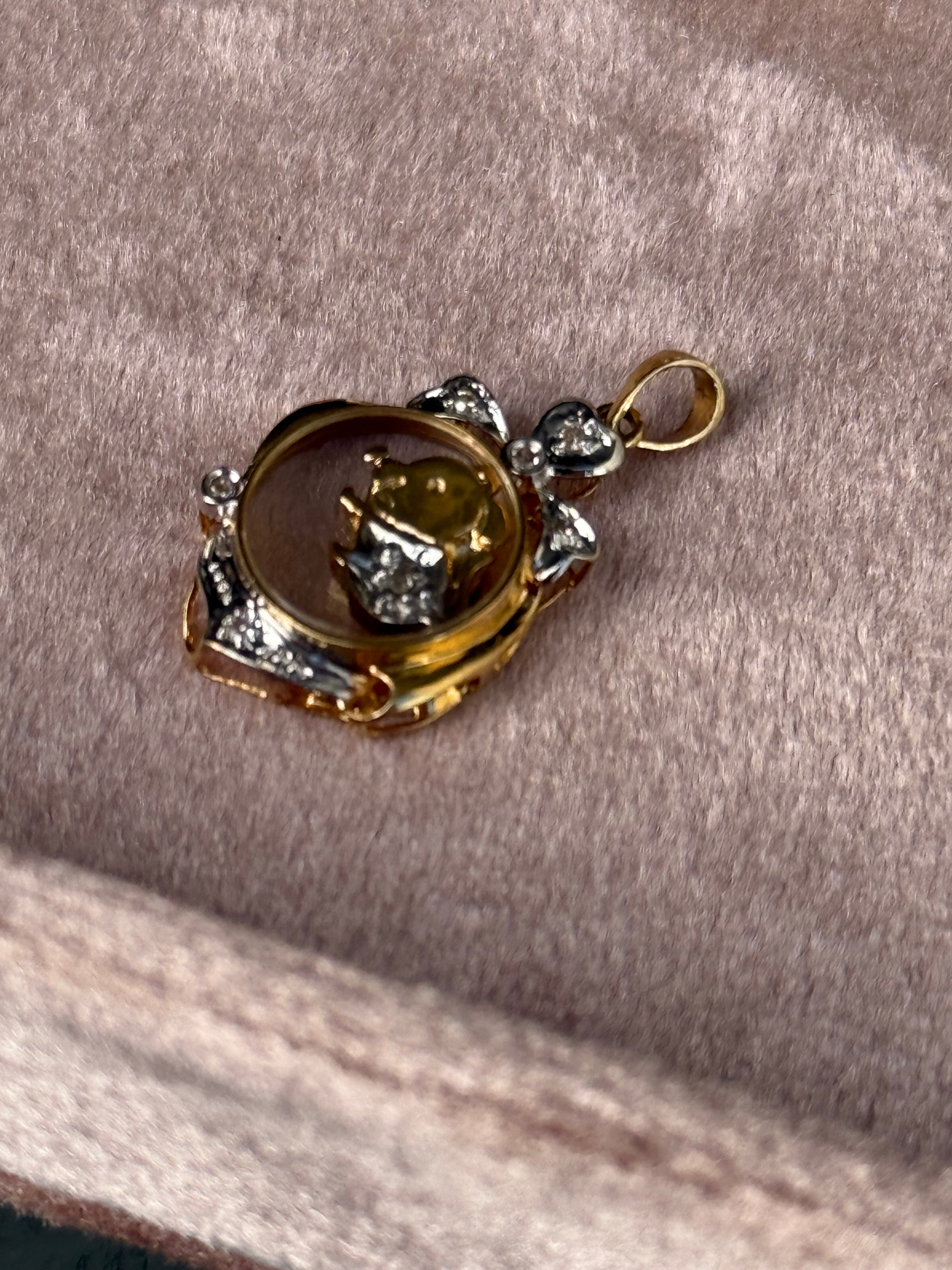 Shaking Diamond Charm