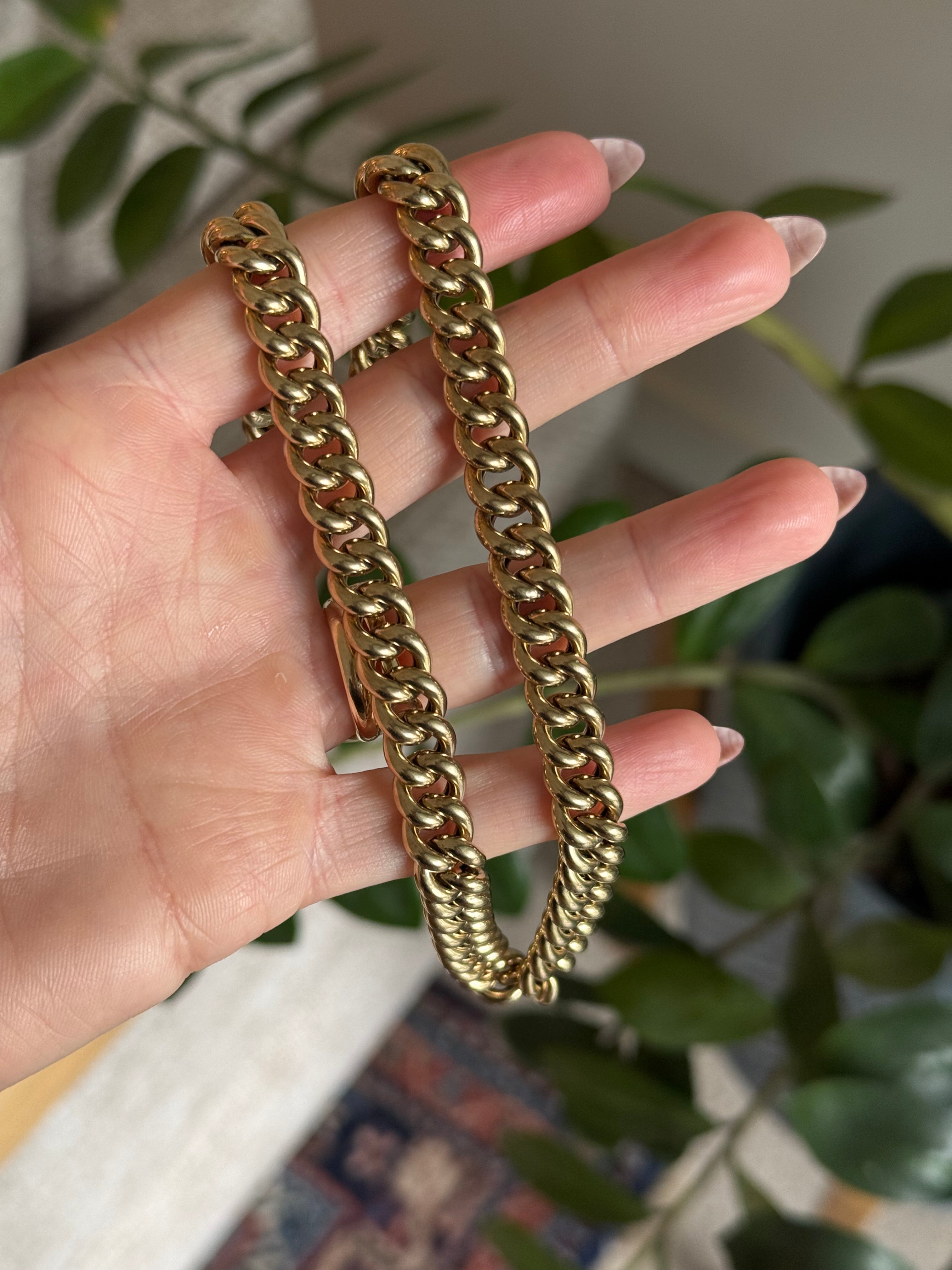 Short Chunky Curb