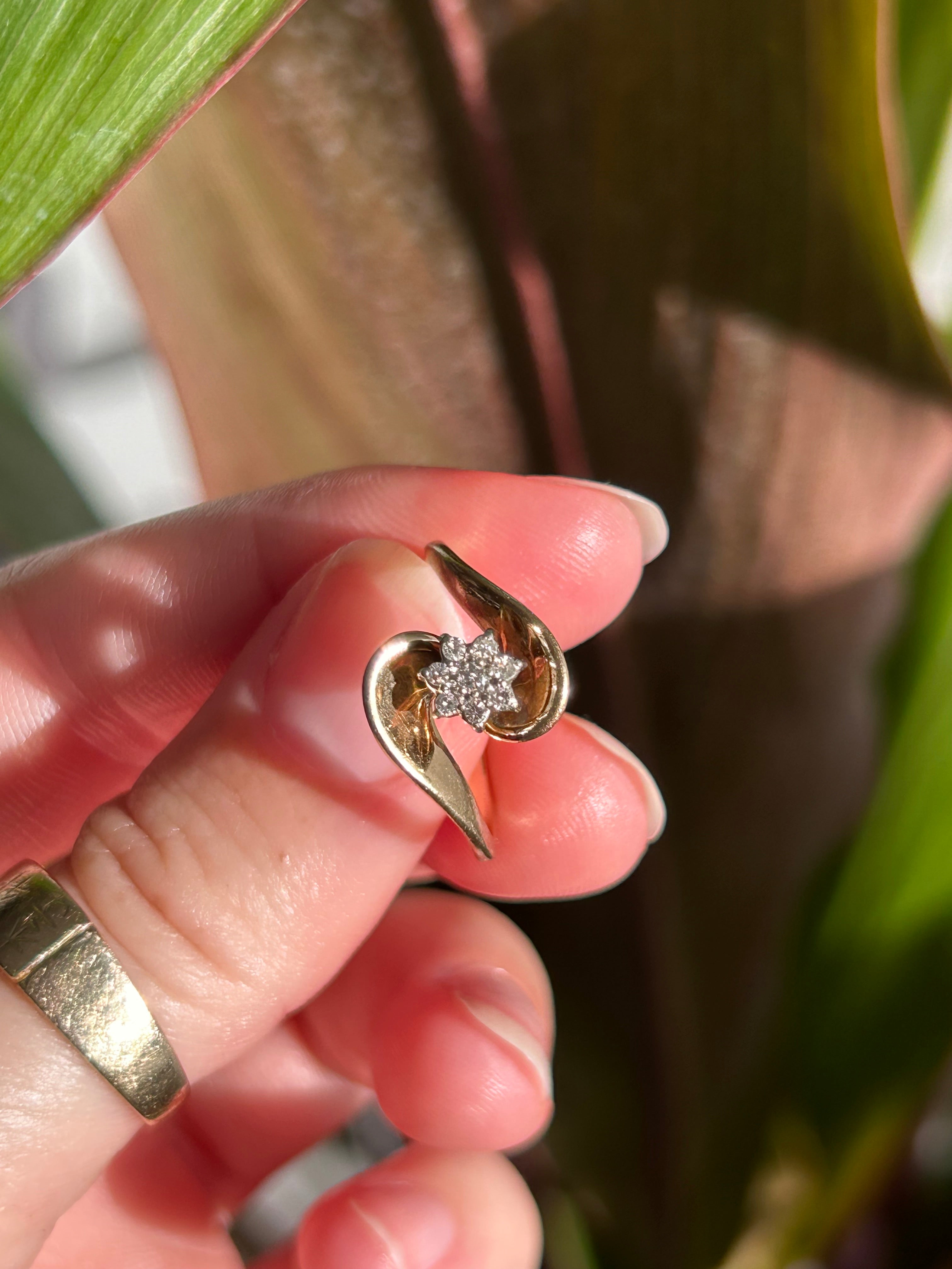 Diamond Flower Wave Ring
