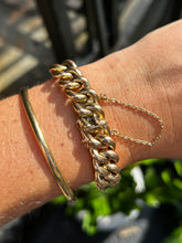 Load image into Gallery viewer, Antique Rounded Chunky Curb
