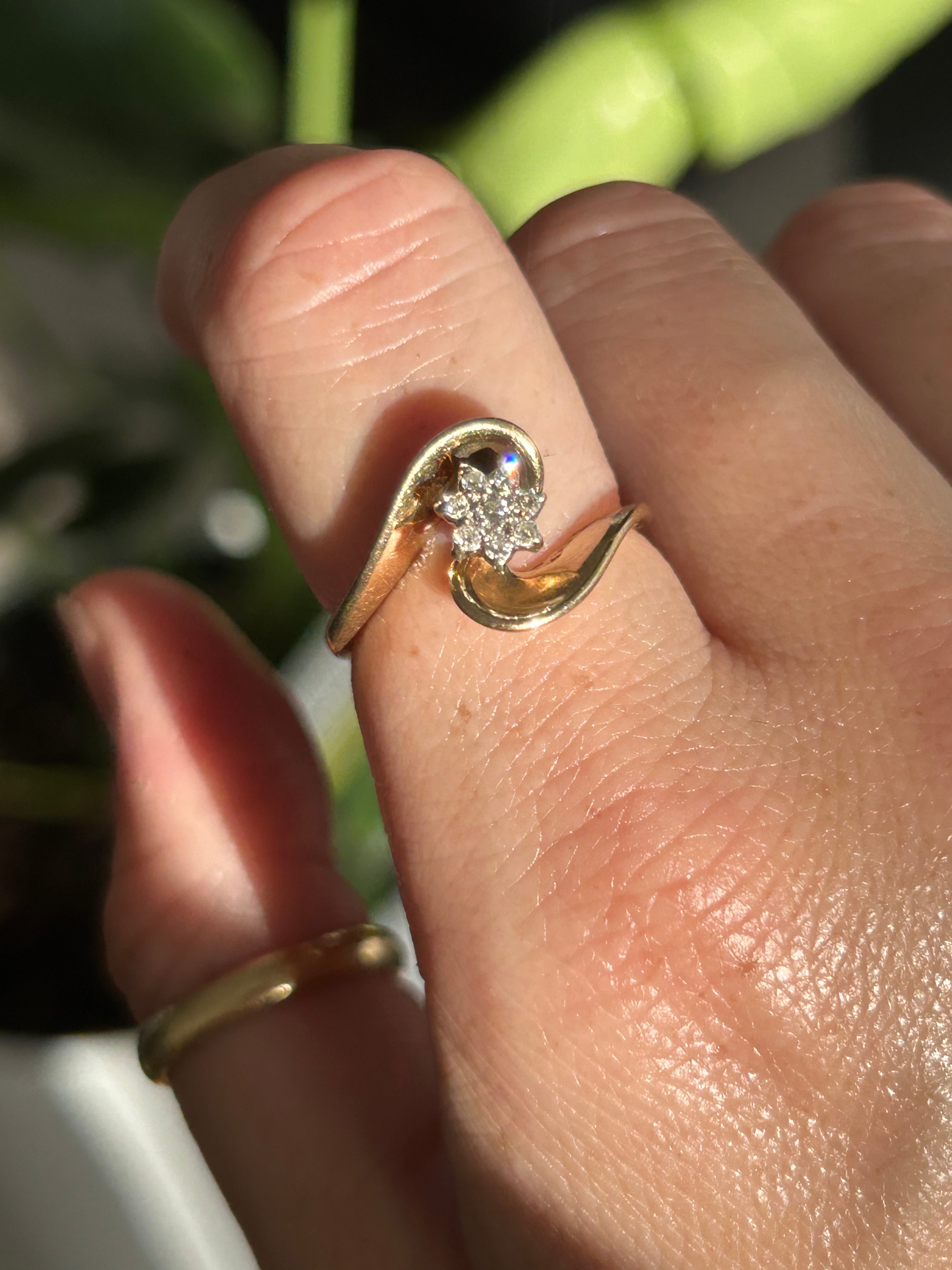 Diamond Flower Wave Ring