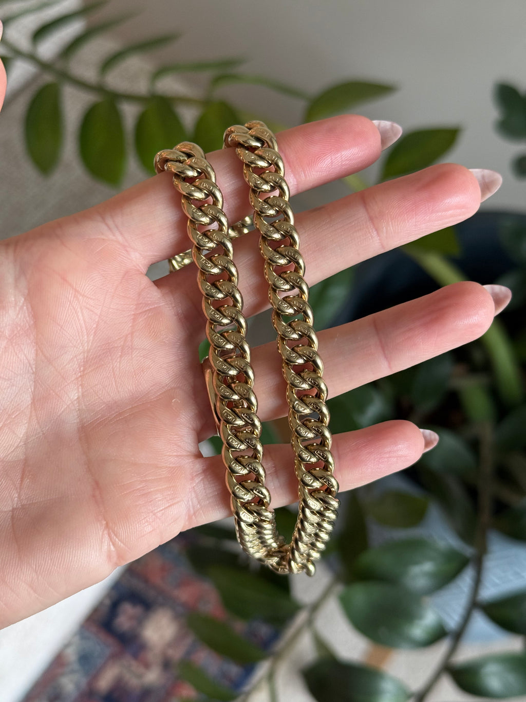Short Chunky Curb