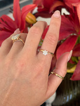 Load image into Gallery viewer, Diamond Flower Band

