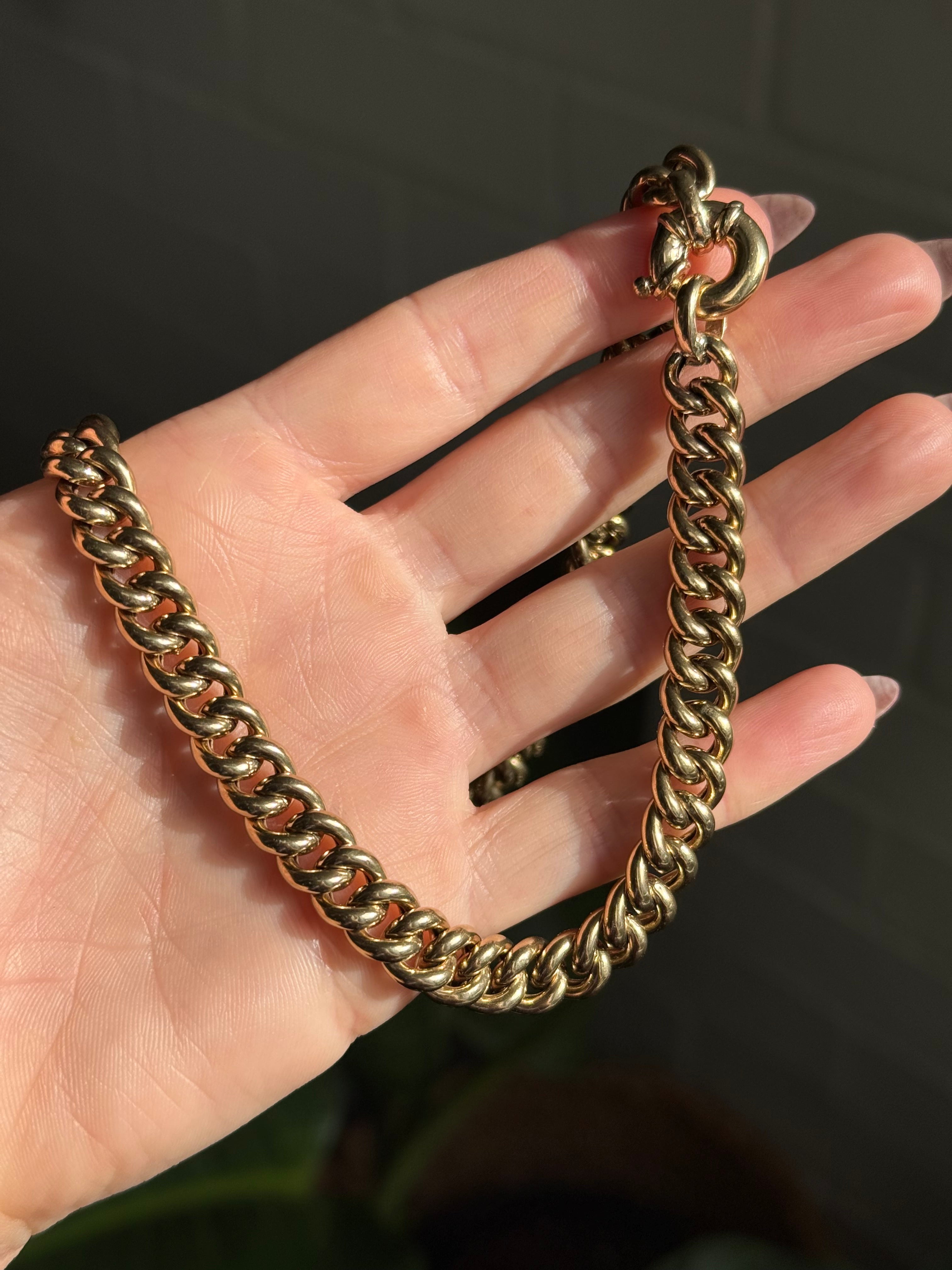 Short Chunky Curb