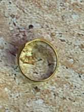 Load image into Gallery viewer, Signet Ring
