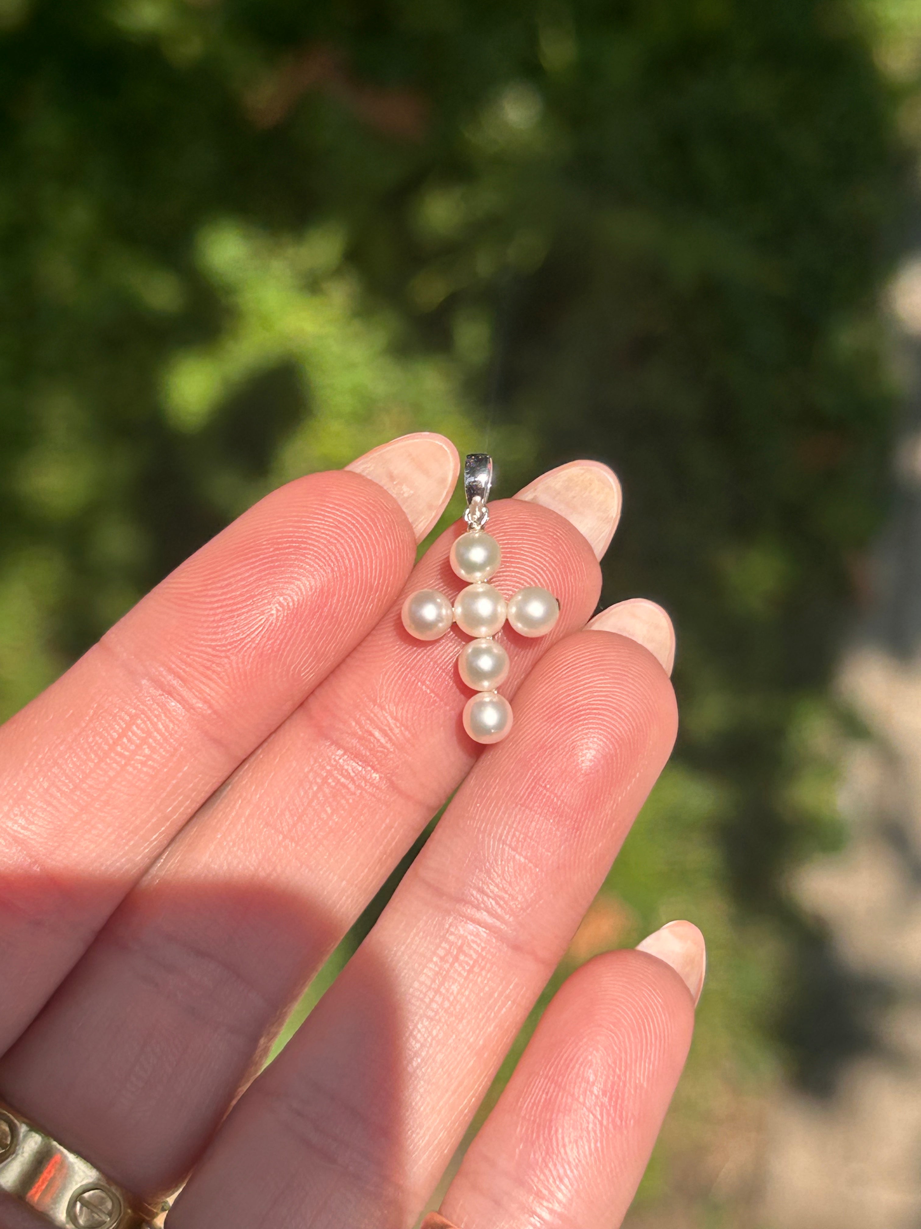 Mini Pearl Cross