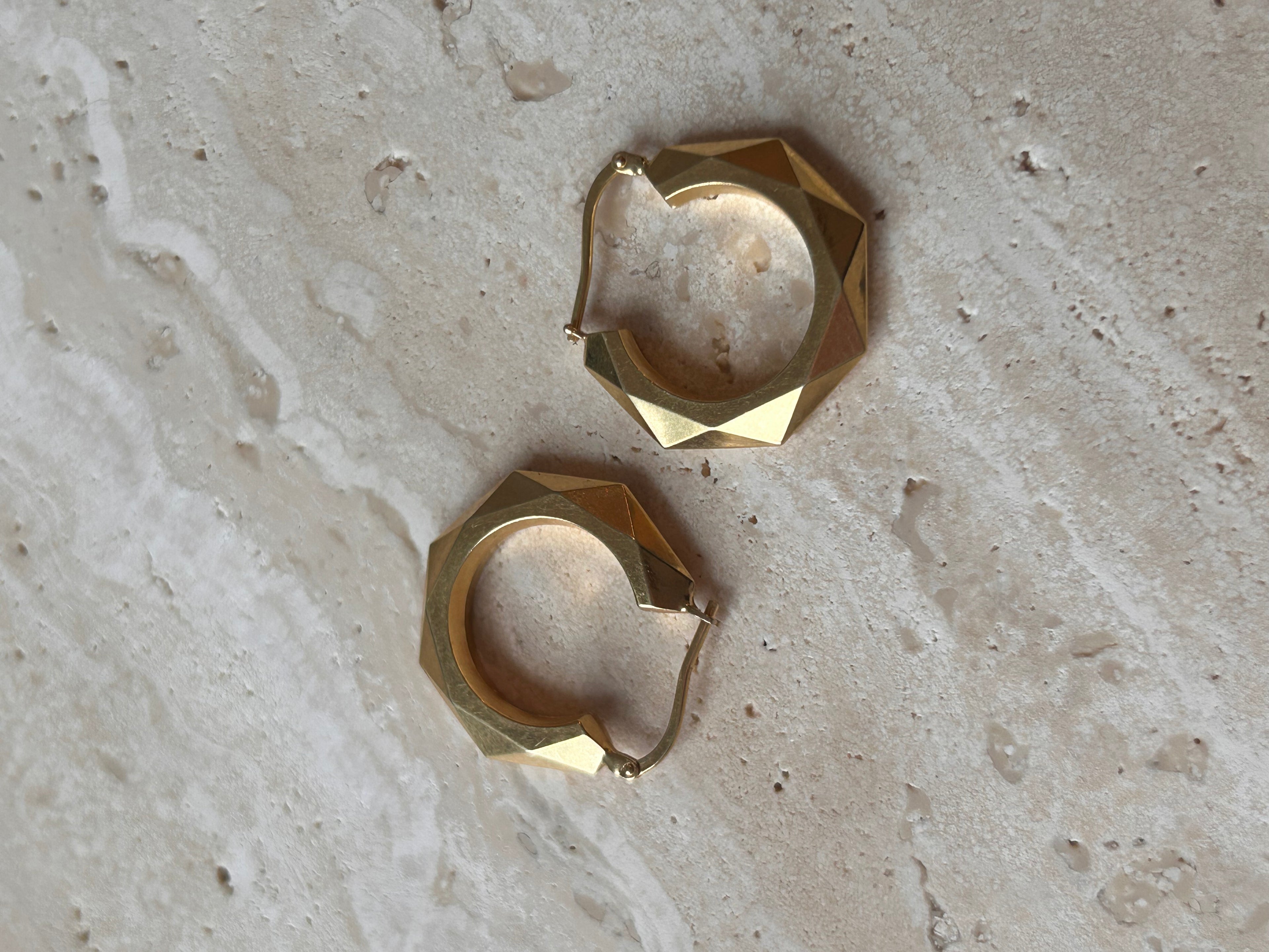 Geometric Hoops