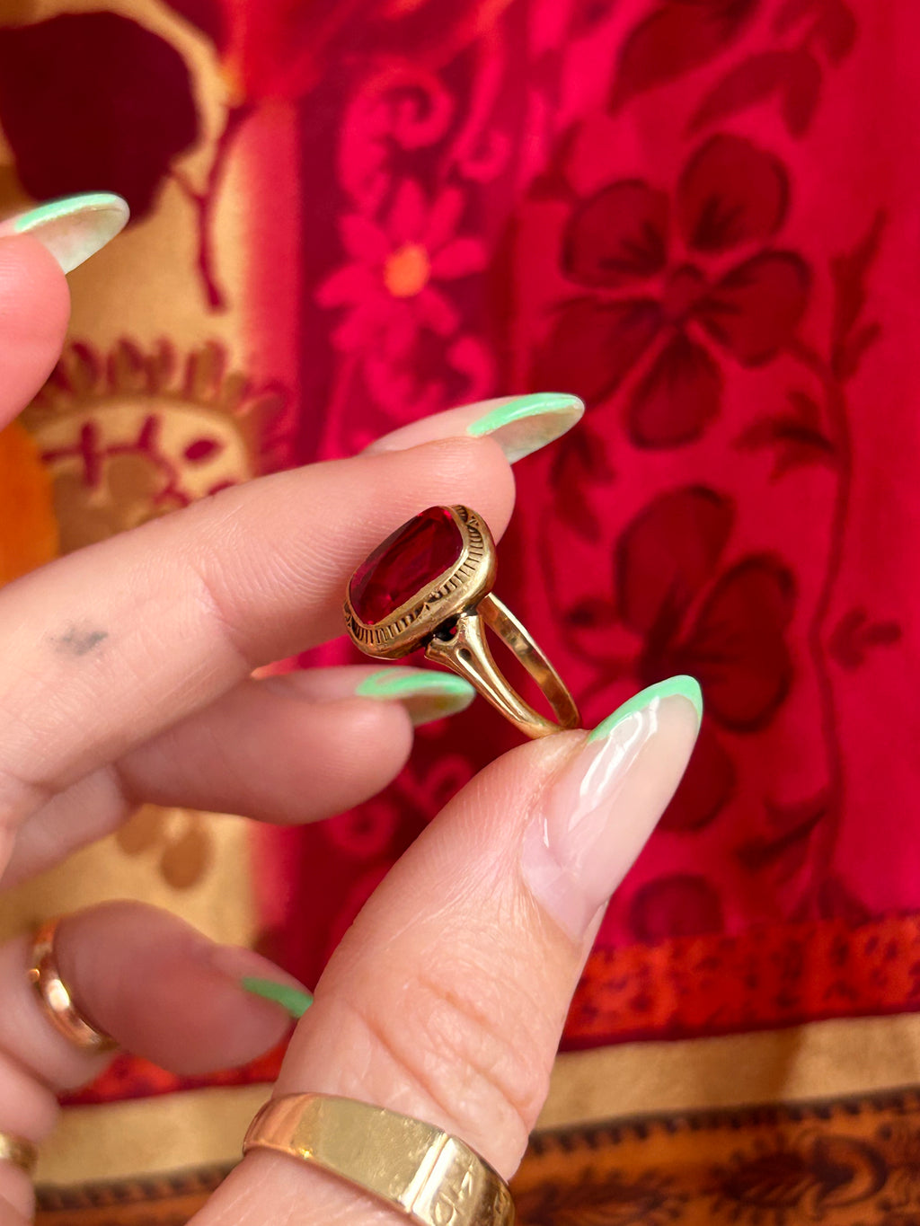 Spinel Fuchsia Antique Ring