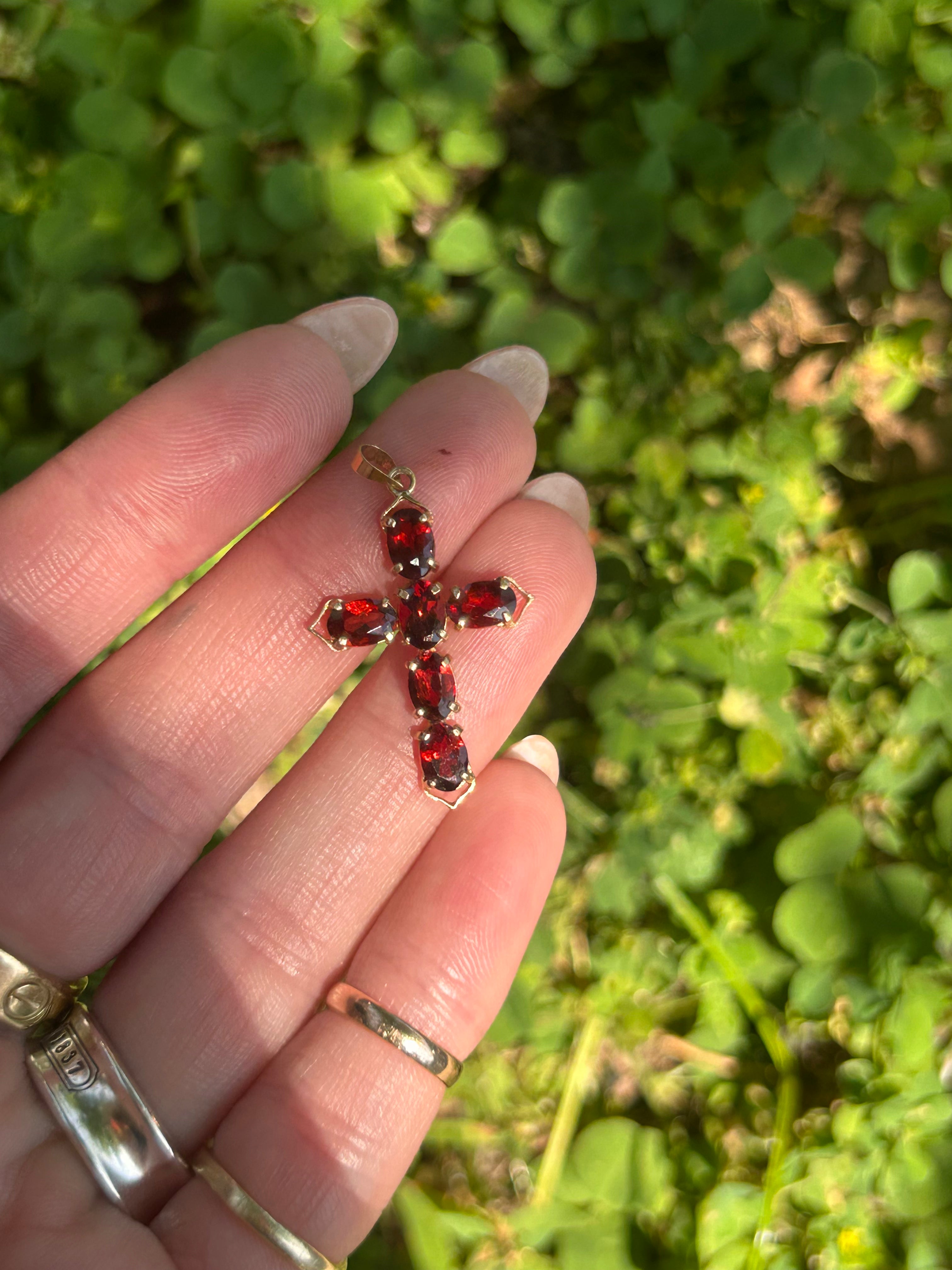 Garnet across