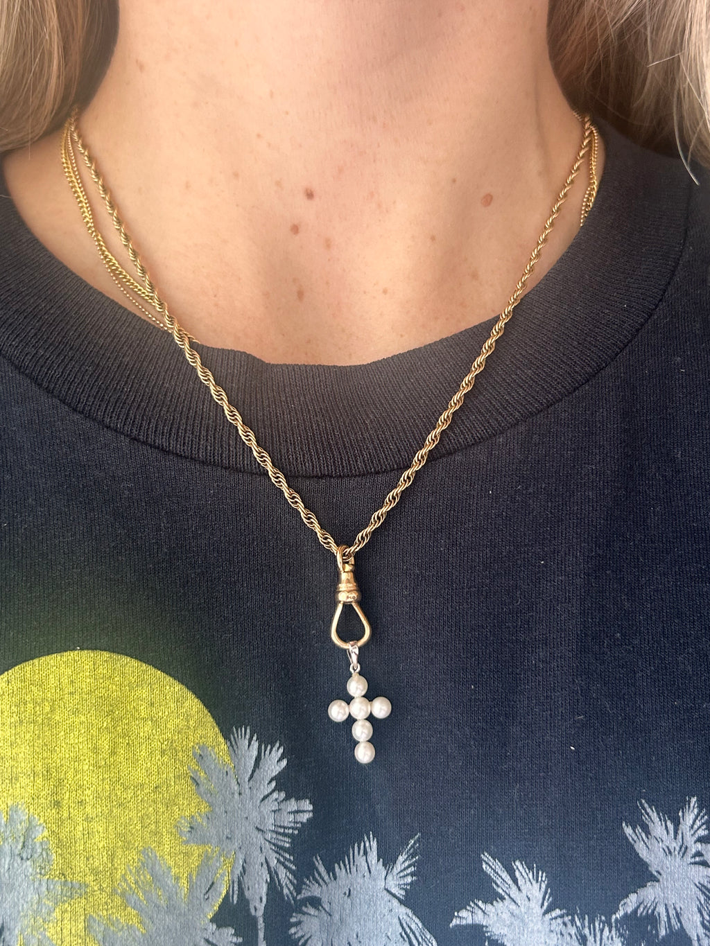 Mini Pearl Cross